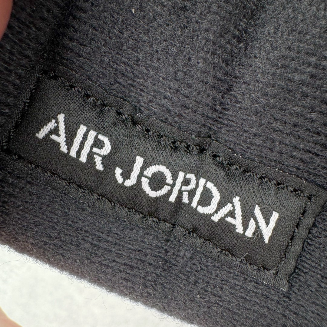 图片[14]-💰440 ＃GX Air Jordan AJ4 Retro 白黑雷公 FQ8138-001 圈内最强四代 独家外贸特供尺码含 45.5 49.5 50.5 耗时半年巨作 全套原纸板楦头开发 原厂特供皮料加持 确保原汁原味 完美呈现四代版型 一比一鞋头弧度高度鞋身弧度 数据细节工艺流程均保持原鞋一致 原厂TPU网格鞋带扣 正确内里网布 菱角分明不变形无多余毛边 柔软性质感一致于原鞋 市场唯一原厂鞋扣模具 背面可见隐藏注塑口 原厂织唛标 原厂飞人电绣工艺 尾指中部跳三针 独家绑鞋带手法 印刷中底布 四线拉帮 米色美纹纸贴合固定 进口港宝加持 后跟自然饱满 全鞋荧光划线卡点 追求极致完美 每一双都是工艺品 多重QC质检 超越公司货的品控标准 实实在在的免检产品 尺码：40 40.5 41 42 42.5 43 44 44.5 45 45.5 46 47.5 48.5 49.5 50.5 编码：by5936010-运动鞋