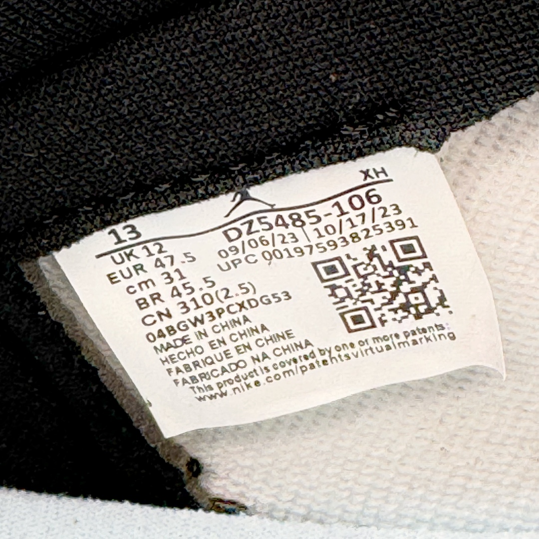 图片[12]-＃纯原 Air Jordan AJ1 Retro High 新黑脚趾 DZ5485-106 高端零售特供批次 产品品控稳定性领先行业 各方面均可对飙L版 良心定价不杀猪 SZ原厂全套原楦原纸板冲刀磨具开发 原厂皮料加持 原厂港宝加持定型后跟R度完美 同源原厂电绣 飞翼针数密度立体效果一致 百分百一致原鞋 原厂拉帮工艺 针距密度一致 后跟弧度收口自然不对折 极致一眼正品既视感 进口玻璃冲刀皮料裁剪零毛边 全鞋电脑针车工艺 品控清洁度最高QC检验标准 免检产品 原厂订购鞋盒、鞋标、防尘纸、鞋撑、鞋带 追求极致的原厂味道 尺码：40 40.5 41 42 42.5 43 44 44.5 45 46 47.5-选品中心