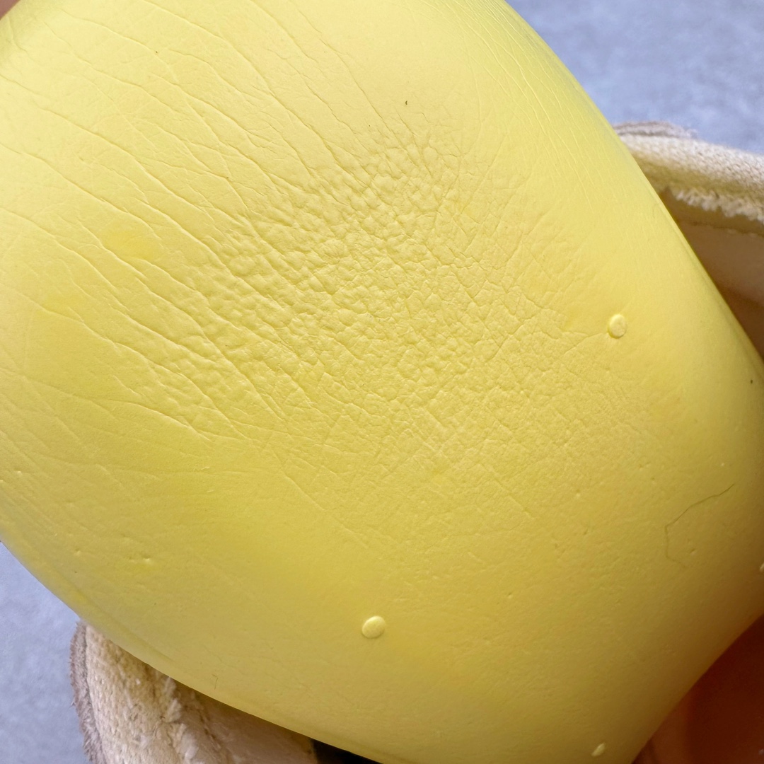 图片[10]-＃纯原 CLOT x Adidas Gazelle\\\”Halo Ivory\\\”羚羊内训系列低帮复古薄底德训风百搭休闲运动板鞋IH3144 AD Originals与陈冠希再度携手推出合作鞋款CLOT Gazelle by Edison Chen，作为双方长期合作的最新力作，全新联名鞋款继续书写着时尚与文化交汇的创新篇章。阿迪达斯官方公布了由Jennie演绎的CLOT x adidas Originals Gazelle宣传片，在柔和静谧的背景中，以其独特的方式展现了CLOT x adidas Gazelle的魅力，展现出自信且富有创意的自我表达。此次焕然一新的Gazelle鞋履，以中国传统物件「草帽」为灵感，整体采用“Halo Ivory”配色，在保留了Gazelle经典鞋型的同时，更为大胆地使用中国传统草鞋编织手艺，融合中西文化，细节满满。联名鞋款的鞋面以透气的编织设计呈现，并搭配象牙色调绒面皮革；搭配编织设计语言，鞋带设计选择麻绳工艺；中底部分则抛弃传统的橡胶，换成了类似草鞋的橡胶千层底，达到手工缝线的效果。标志性的侧面条纹则通过串珠的方式进行呈现，在整体的手工氛围中注入了一丝精致的感觉，与压印的CLOT logo相得益彰。此外，Jennie身上所穿的是一件同样采用编织元素的同色系针织短袖，整体穿搭充满了夏日风格，清爽又时尚。尺码：36 36⅔ 37⅓ 38 38⅔ 39⅓ 40 40⅔ 41⅓ 42 42⅔ 43⅓ 44 44⅔ 45-选品中心