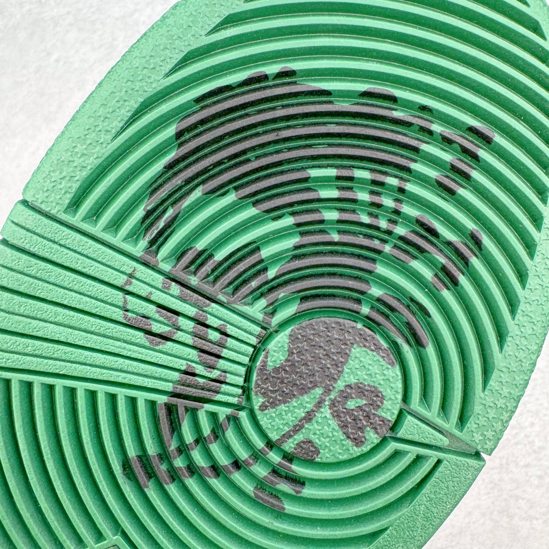 图片[21]-＃S2纯原 There Skateboards x NK SB Dunk Low 联名黑绿水鬼 HF7743-0010独家原厂航空铝磨具打磨大底 鞋头坡度极致还原 原盒原配 圈内天花板工艺 原厂冲刀 超高清洁度 全鞋零毛边皮料切割 全套原楦原模倾力打造完美版型 采用原厂百宏鞋带以及原厂百宏织唛舌标 内标可供原厂几率过验 原厂中底布黄色点胶 原厂中底布拉帮走线遵循公司‼️尺码：36 36.5 37.5 38 38.5 39 40 40.5 41 42 42.5 43 44 44.5 45 46 47.5-选品中心