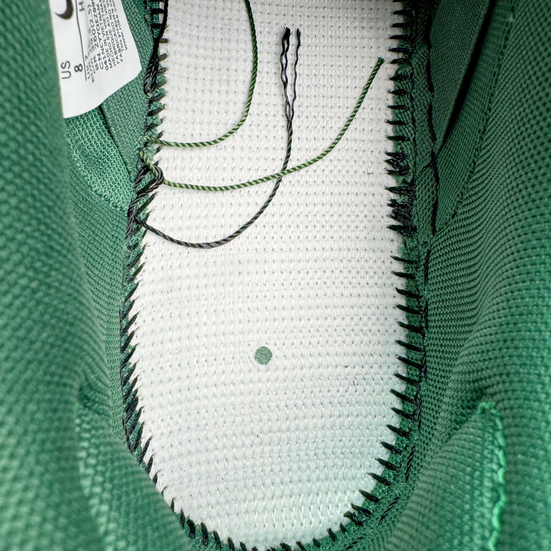 图片[12]-＃S2纯原 There Skateboards x NK SB Dunk Low 联名黑绿水鬼 HF7743-0010独家原厂航空铝磨具打磨大底 鞋头坡度极致还原 原盒原配 圈内天花板工艺 原厂冲刀 超高清洁度 全鞋零毛边皮料切割 全套原楦原模倾力打造完美版型 采用原厂百宏鞋带以及原厂百宏织唛舌标 内标可供原厂几率过验 原厂中底布黄色点胶 原厂中底布拉帮走线遵循公司‼️尺码：36 36.5 37.5 38 38.5 39 40 40.5 41 42 42.5 43 44 44.5 45 46 47.5-选品中心