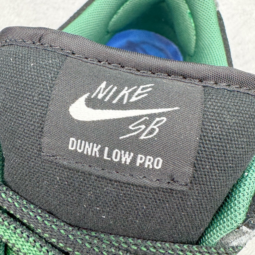 图片[17]-＃S2纯原 There Skateboards x NK SB Dunk Low 联名黑绿水鬼 HF7743-0010独家原厂航空铝磨具打磨大底 鞋头坡度极致还原 原盒原配 圈内天花板工艺 原厂冲刀 超高清洁度 全鞋零毛边皮料切割 全套原楦原模倾力打造完美版型 采用原厂百宏鞋带以及原厂百宏织唛舌标 内标可供原厂几率过验 原厂中底布黄色点胶 原厂中底布拉帮走线遵循公司‼️尺码：36 36.5 37.5 38 38.5 39 40 40.5 41 42 42.5 43 44 44.5 45 46 47.5-选品中心