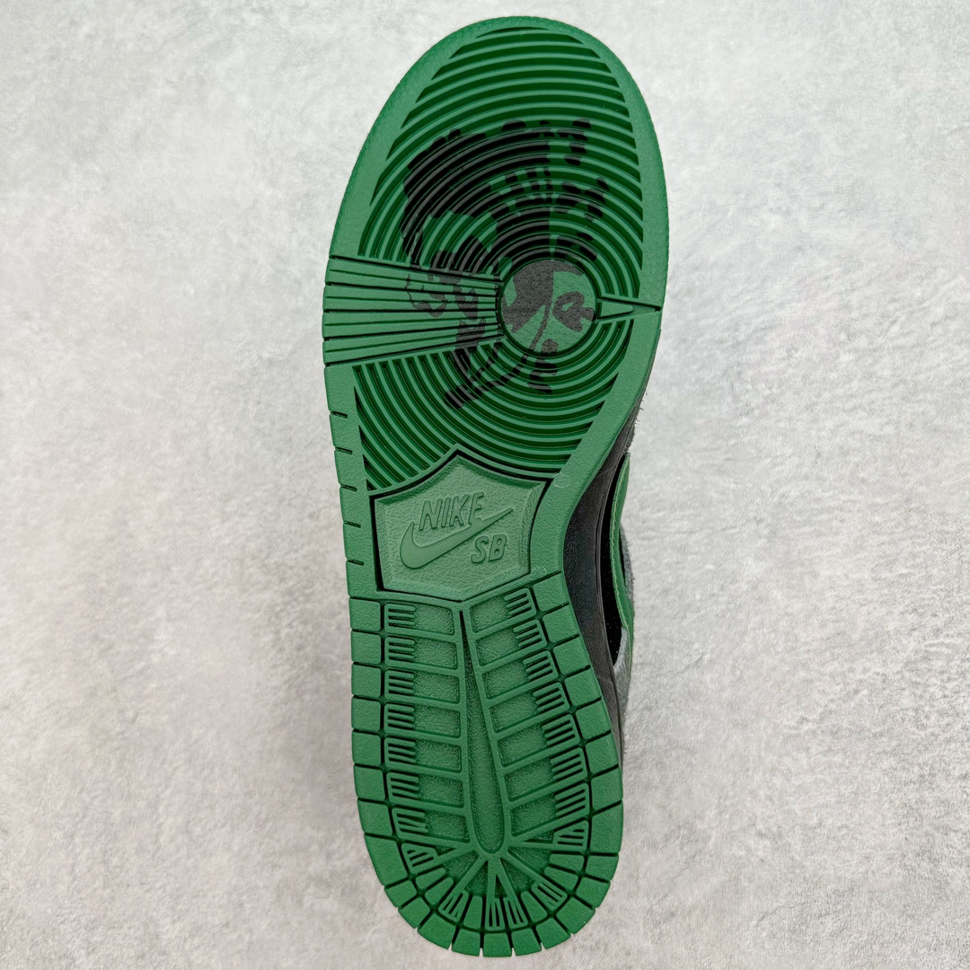 图片[9]-＃S2纯原 There Skateboards x NK SB Dunk Low 联名黑绿水鬼 HF7743-0010独家原厂航空铝磨具打磨大底 鞋头坡度极致还原 原盒原配 圈内天花板工艺 原厂冲刀 超高清洁度 全鞋零毛边皮料切割 全套原楦原模倾力打造完美版型 采用原厂百宏鞋带以及原厂百宏织唛舌标 内标可供原厂几率过验 原厂中底布黄色点胶 原厂中底布拉帮走线遵循公司‼️尺码：36 36.5 37.5 38 38.5 39 40 40.5 41 42 42.5 43 44 44.5 45 46 47.5-选品中心