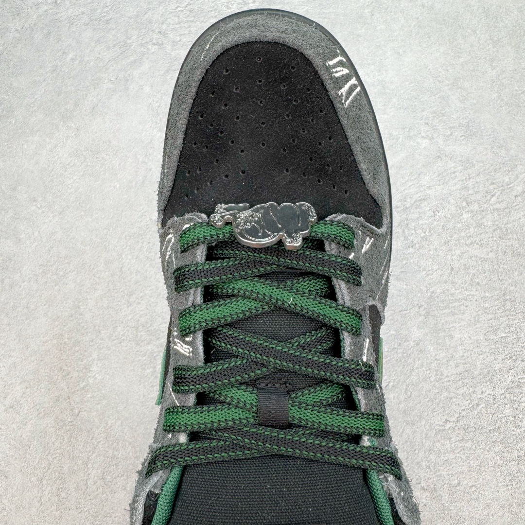 图片[4]-＃S2纯原 There Skateboards x NK SB Dunk Low 联名黑绿水鬼 HF7743-0010独家原厂航空铝磨具打磨大底 鞋头坡度极致还原 原盒原配 圈内天花板工艺 原厂冲刀 超高清洁度 全鞋零毛边皮料切割 全套原楦原模倾力打造完美版型 采用原厂百宏鞋带以及原厂百宏织唛舌标 内标可供原厂几率过验 原厂中底布黄色点胶 原厂中底布拉帮走线遵循公司‼️尺码：36 36.5 37.5 38 38.5 39 40 40.5 41 42 42.5 43 44 44.5 45 46 47.5-选品中心