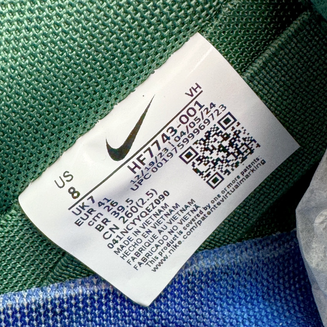 图片[13]-＃S2纯原 There Skateboards x NK SB Dunk Low 联名黑绿水鬼 HF7743-0010独家原厂航空铝磨具打磨大底 鞋头坡度极致还原 原盒原配 圈内天花板工艺 原厂冲刀 超高清洁度 全鞋零毛边皮料切割 全套原楦原模倾力打造完美版型 采用原厂百宏鞋带以及原厂百宏织唛舌标 内标可供原厂几率过验 原厂中底布黄色点胶 原厂中底布拉帮走线遵循公司‼️尺码：36 36.5 37.5 38 38.5 39 40 40.5 41 42 42.5 43 44 44.5 45 46 47.5-选品中心