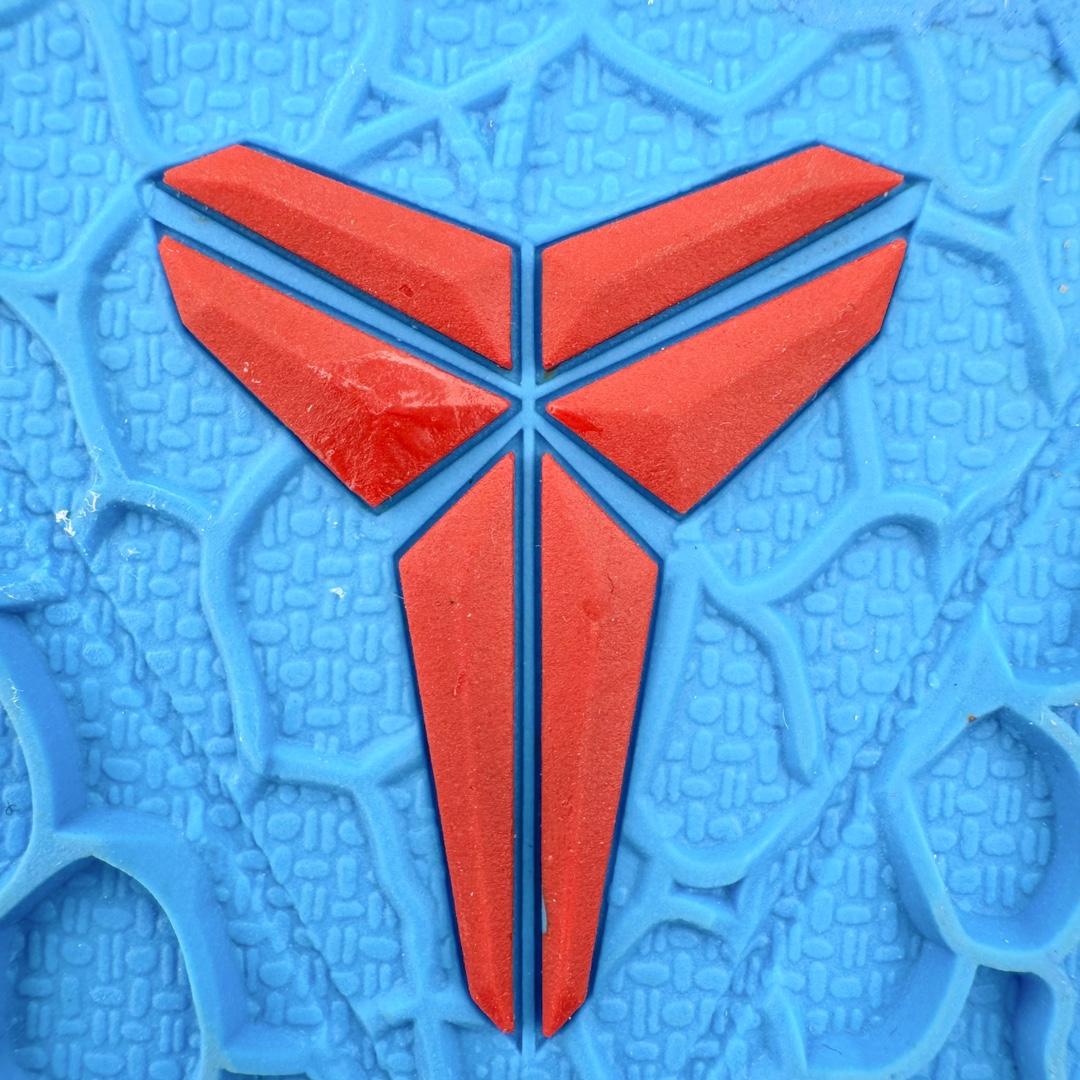 图片[15]-＃GX纯原 NK Zoom Kobe 6 Protro 科比六代黑蓝黑暗骑士 429659-016 完美复刻公司货 前掌超大Zoom Turbo气垫 后掌EVA缓震 真正的原汁原味 还原ZP脚感 全身鞋材卡料色独家定制 唯一正确喷漆工艺Swoosh 正确凹凸蛇鳞工艺 正确鞋面渐变效果 内全置真动飞态线 独立原厂模具 最大尺码达到48.5码 首批不拼图大几率过验 亲测已过 支持各种高强度实战 无需担心 上脚价 补货周期极长 脚宽建议买大半码 科比系列前掌偏窄 不影响二次销售 支持七天无理由退换 尺码：40 40.5 41 42 42.5 43 44 44.5 45 45.5 46 47.5 48.5 49.6 50.5-选品中心