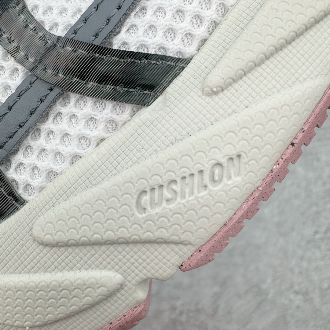 图片[17]-＃HP纯原 NK V2K Runtekk 减震防滑低帮 复古老爹鞋跑步鞋 FZ5061-100 鞋款被命名为 Runtekk 设计上借鉴了 2000 年的跑鞋风格 配色上以金属银为主调 简练又有复古运动气质 材质上使用大面积网眼、皮革、TPU 组成 支撑和透气性肯定不错 中底处由 Cushlon 泡绵打造 保证在压马路时可以提供优秀脚感 并通过一手做旧氧化效果突出复古感 中底造型很容易让大家联想到巴黎世家3XL 增高效果同样不能忽视 尺码：35.5 36 36.5 37.5 38 38.5 39 40 40.5 41 42 42.5 43 44 44.5 45 46-选品中心