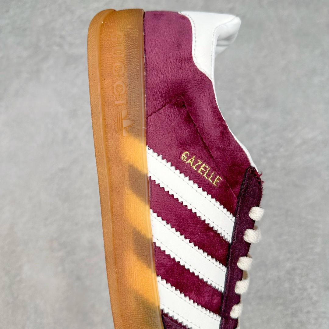 图片[6]-古驰Gucci x AD Originals Gazelle\\\”Esquisite Gucci\\\”联名羚羊系列低帮复古百搭休闲运动板鞋 双方以 Originals GAZELLE 以为蓝本，保留鞋身三线的同时，通过帆布、麂皮、仿蛇纹理和 Gucci Logo 元素等配色，释放出出多样的可塑性。大底方面则在后跟特别刻印有 Gucci 字样，彰显联名身份。尺码：36 36.5 37 38 38.5 39 40 40.5 41 42 42.5 43 44-选品中心