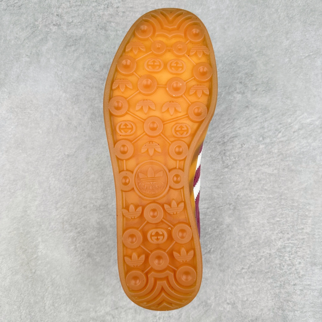 图片[9]-古驰Gucci x AD Originals Gazelle\\\”Esquisite Gucci\\\”联名羚羊系列低帮复古百搭休闲运动板鞋 双方以 Originals GAZELLE 以为蓝本，保留鞋身三线的同时，通过帆布、麂皮、仿蛇纹理和 Gucci Logo 元素等配色，释放出出多样的可塑性。大底方面则在后跟特别刻印有 Gucci 字样，彰显联名身份。尺码：36 36.5 37 38 38.5 39 40 40.5 41 42 42.5 43 44-选品中心