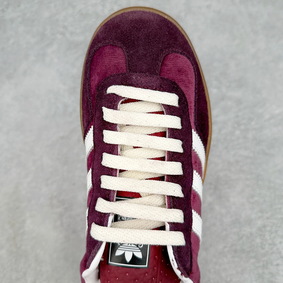 图片[4]-古驰Gucci x AD Originals Gazelle\\\”Esquisite Gucci\\\”联名羚羊系列低帮复古百搭休闲运动板鞋 双方以 Originals GAZELLE 以为蓝本，保留鞋身三线的同时，通过帆布、麂皮、仿蛇纹理和 Gucci Logo 元素等配色，释放出出多样的可塑性。大底方面则在后跟特别刻印有 Gucci 字样，彰显联名身份。尺码：36 36.5 37 38 38.5 39 40 40.5 41 42 42.5 43 44-选品中心