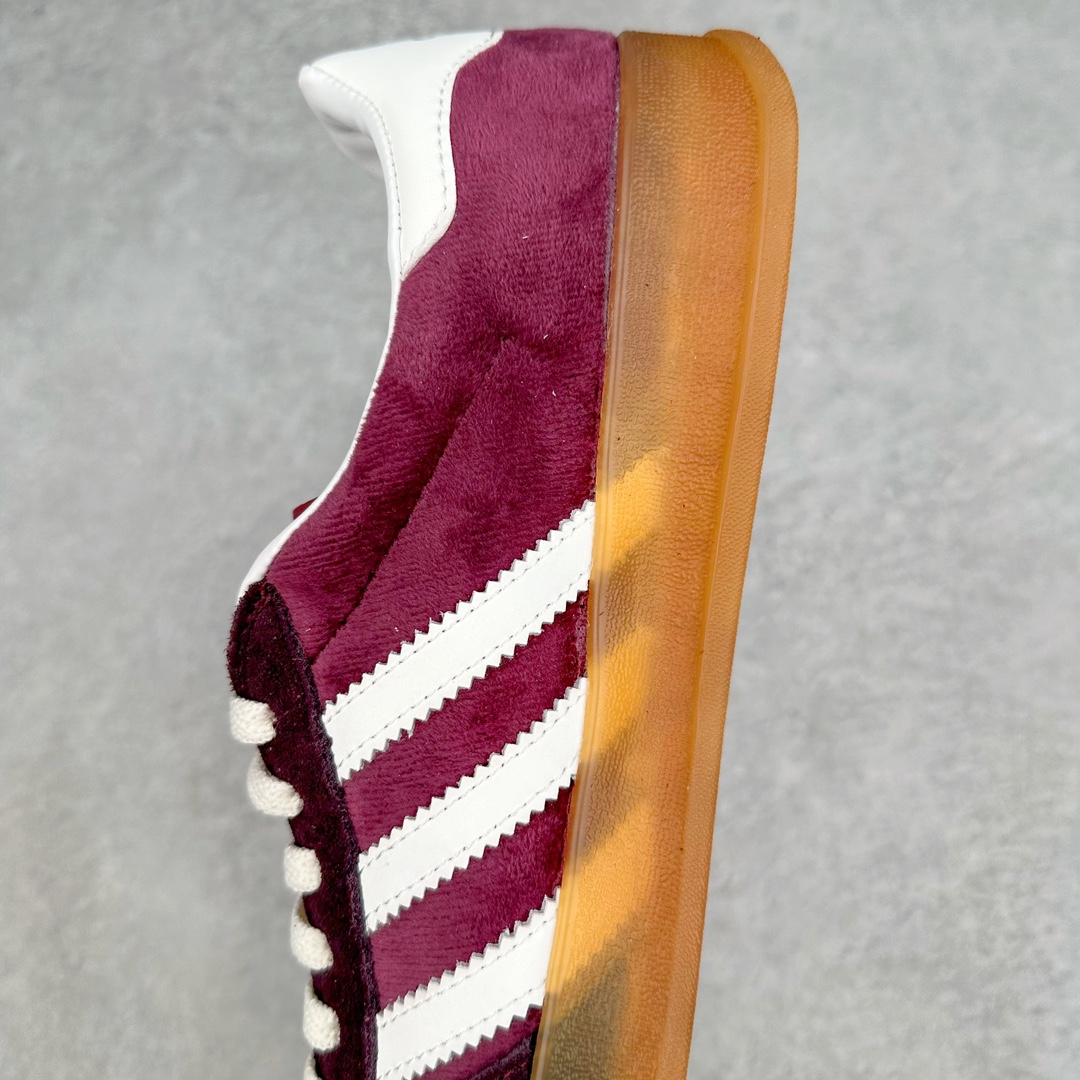 图片[7]-古驰Gucci x AD Originals Gazelle\\\”Esquisite Gucci\\\”联名羚羊系列低帮复古百搭休闲运动板鞋 双方以 Originals GAZELLE 以为蓝本，保留鞋身三线的同时，通过帆布、麂皮、仿蛇纹理和 Gucci Logo 元素等配色，释放出出多样的可塑性。大底方面则在后跟特别刻印有 Gucci 字样，彰显联名身份。尺码：36 36.5 37 38 38.5 39 40 40.5 41 42 42.5 43 44-选品中心