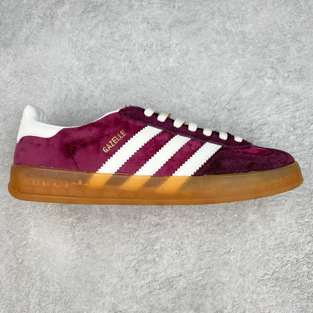 古驰Gucci x AD Originals Gazelle\\\”Esquisite Gucci\\\”联名羚羊系列低帮复古百搭休闲运动板鞋 双方以 Originals GAZELLE 以为蓝本，保留鞋身三线的同时，通过帆布、麂皮、仿蛇纹理和 Gucci Logo 元素等配色，释放出出多样的可塑性。大底方面则在后跟特别刻印有 Gucci 字样，彰显联名身份。尺码：36 36.5 37 38 38.5 39 40 40.5 41 42 42.5 43 44-选品中心