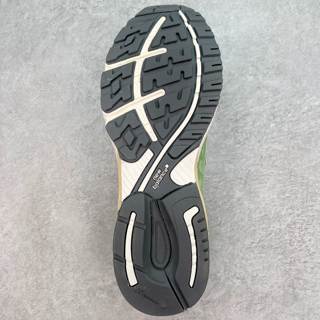 图片[9]-＃K版纯原 New Balance U993GW 新百伦NB993总统复古慢跑鞋 绿色 鞋身以网眼鞋面结合同色系优质麂皮革构成，鞋舌处点缀 New Balance Made In USA 同色系刺绣标识，彰显鞋款身份。鞋侧点缀银色 \\\”993\\\” 字样，丰富鞋身设计的同时，构建时尚外观。鞋款搭载 ABZORB 缓震系统，通过缓冲和抗压性的结合来吸收冲击力，舒适功能升级。同时搭配泛黄做旧中底，打造丰富层次感，缔造出色复古韵味。尺码：36 37 37.5 38 38.5 39 40 40.5 41.5 42 42.5 43 44 44.5 45-选品中心