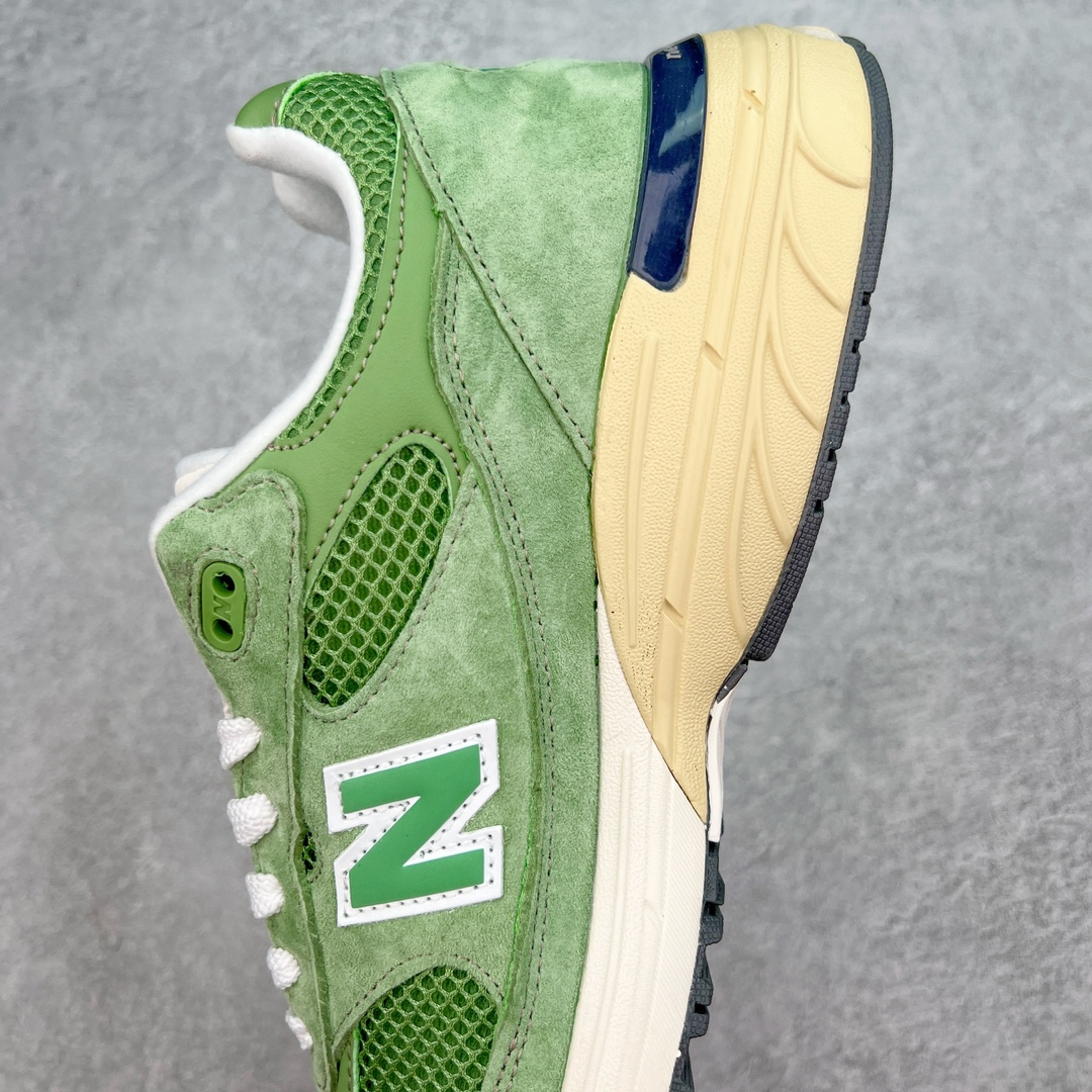 图片[7]-＃K版纯原 New Balance U993GW 新百伦NB993总统复古慢跑鞋 绿色 鞋身以网眼鞋面结合同色系优质麂皮革构成，鞋舌处点缀 New Balance Made In USA 同色系刺绣标识，彰显鞋款身份。鞋侧点缀银色 \\\”993\\\” 字样，丰富鞋身设计的同时，构建时尚外观。鞋款搭载 ABZORB 缓震系统，通过缓冲和抗压性的结合来吸收冲击力，舒适功能升级。同时搭配泛黄做旧中底，打造丰富层次感，缔造出色复古韵味。尺码：36 37 37.5 38 38.5 39 40 40.5 41.5 42 42.5 43 44 44.5 45-选品中心
