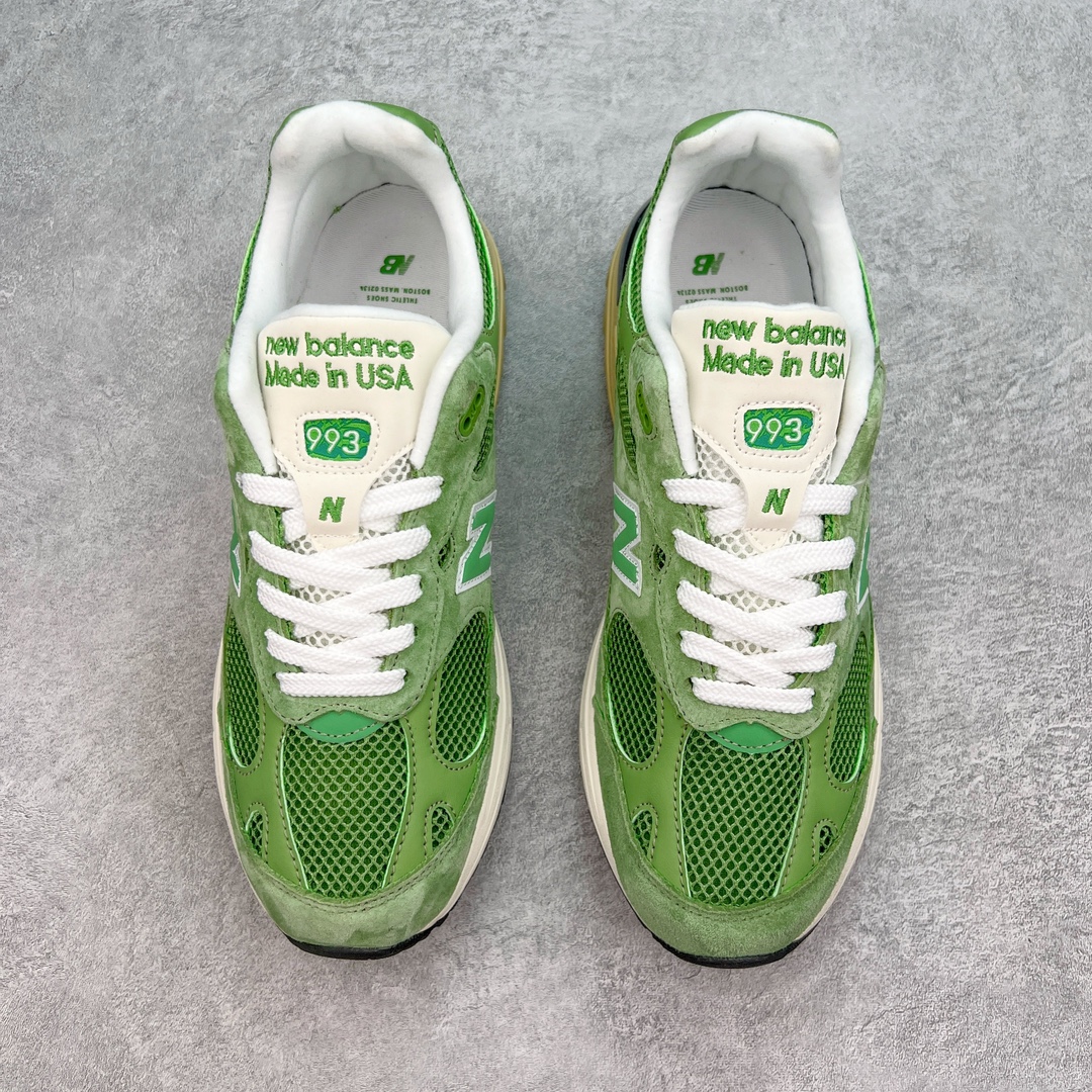 图片[2]-＃K版纯原 New Balance U993GW 新百伦NB993总统复古慢跑鞋 绿色 鞋身以网眼鞋面结合同色系优质麂皮革构成，鞋舌处点缀 New Balance Made In USA 同色系刺绣标识，彰显鞋款身份。鞋侧点缀银色 \\\”993\\\” 字样，丰富鞋身设计的同时，构建时尚外观。鞋款搭载 ABZORB 缓震系统，通过缓冲和抗压性的结合来吸收冲击力，舒适功能升级。同时搭配泛黄做旧中底，打造丰富层次感，缔造出色复古韵味。尺码：36 37 37.5 38 38.5 39 40 40.5 41.5 42 42.5 43 44 44.5 45-选品中心