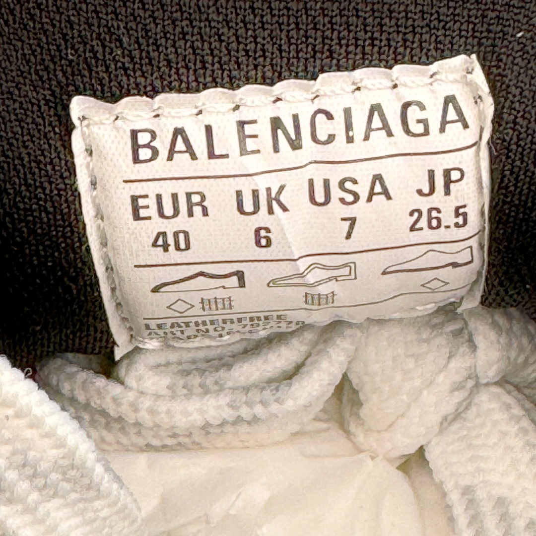 图片[11]-💰370 ＃VG零售版 BALENCIAGA 10XL Sneakers 巴黎世家十二代网布系带低帮走秀复古老爹鞋 全套原纸板楦头开发 最原汁原味的灵魂版型 全鞋荧光划线卡点 胶水把控整洁度追求极致完美 每一双都是工艺品 多重QC质检 超越公司货的品控标准 实实在在的免检产品 原盒原配 正确字体电绣 粗细、位置、大小正确 侧边TPU 透气孔匹配意产原版 正确分离大底 TPU软底 原版一致大底LOGO 立体感十足 原厂皮料水洗做旧 采购原厂网纱 不含皮革 网布材料和聚氨酯 磨损效果 展现品牌对于新潮事物的热情 这款鞋子拥有巨大尺寸和醒目设计 符合当下”老爹鞋”的趋势 鞋子采用银灰配色 营造出低调而不失华丽的效果 10XL的尺码使它成为市场中最显眼的存在 适合追求个性化的人群 Balenciaga始终站在时尚前沿 此次发布的产品再次体现了他们的创新能力 尺码：35 36 37 38 39 40 41 42 43 44 45 46 编码：by4936040-运动鞋