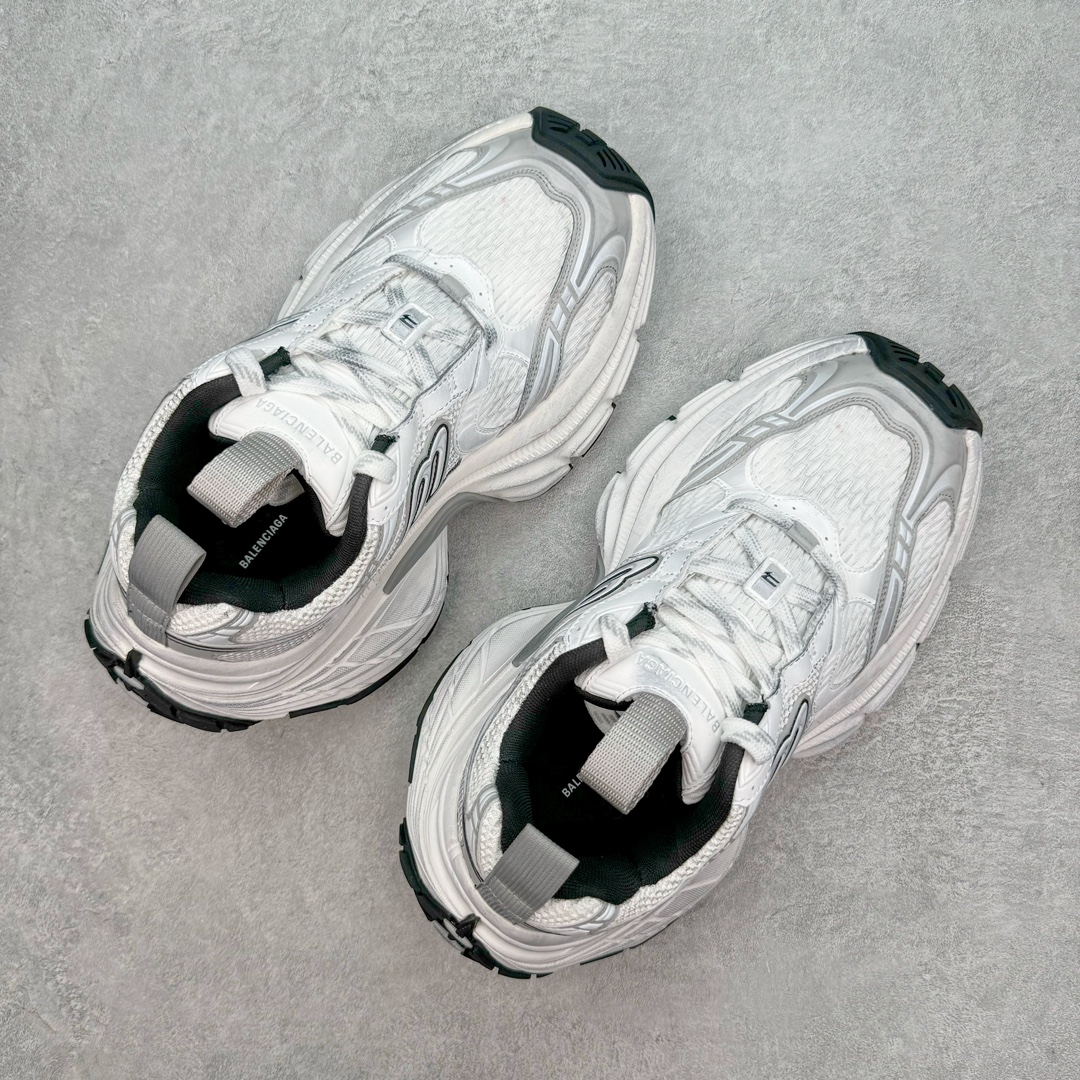 图片[3]-💰370 ＃VG零售版 BALENCIAGA 10XL Sneakers 巴黎世家十二代网布系带低帮走秀复古老爹鞋 全套原纸板楦头开发 最原汁原味的灵魂版型 全鞋荧光划线卡点 胶水把控整洁度追求极致完美 每一双都是工艺品 多重QC质检 超越公司货的品控标准 实实在在的免检产品 原盒原配 正确字体电绣 粗细、位置、大小正确 侧边TPU 透气孔匹配意产原版 正确分离大底 TPU软底 原版一致大底LOGO 立体感十足 原厂皮料水洗做旧 采购原厂网纱 不含皮革 网布材料和聚氨酯 磨损效果 展现品牌对于新潮事物的热情 这款鞋子拥有巨大尺寸和醒目设计 符合当下”老爹鞋”的趋势 鞋子采用银灰配色 营造出低调而不失华丽的效果 10XL的尺码使它成为市场中最显眼的存在 适合追求个性化的人群 Balenciaga始终站在时尚前沿 此次发布的产品再次体现了他们的创新能力 尺码：35 36 37 38 39 40 41 42 43 44 45 46 编码：by4936040-运动鞋