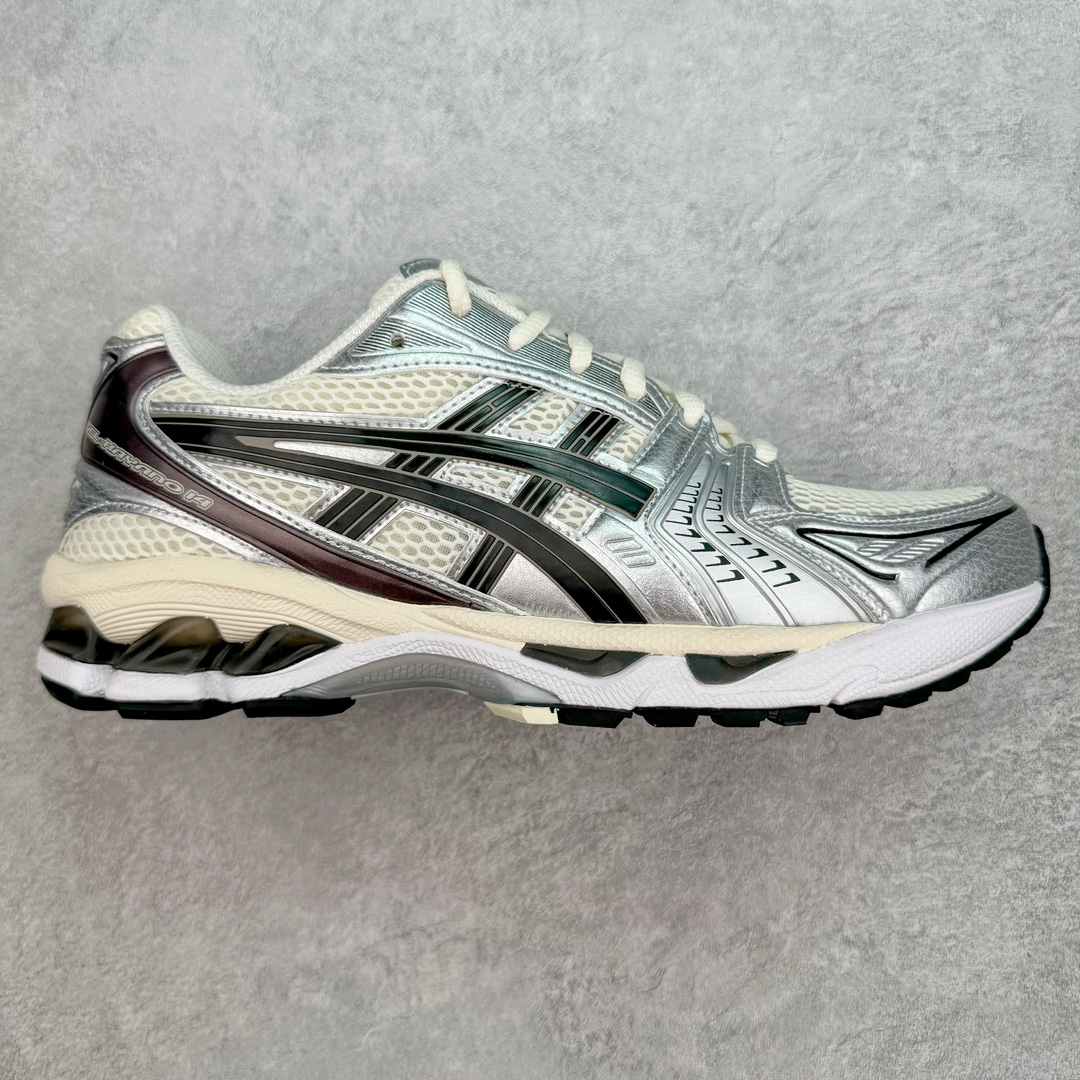 💰200 ＃HK纯原 ASICS GEL-KAYANO 14 亚瑟士K14系列户外复古潮流百搭织物合成革缓震休闲跑步鞋 原装纸板楦头开发 独家私模五层组合大底 原厂定制缓震硅胶加持 原盒原配 官方四联吊牌 原装Ortholite轻量化鞋垫 设计师 Hidenori Yamashita 以「Flash」一词为灵感 创造出未来感金属色鞋面 改造升级内在性能 由内而外全面革新 为 GEL-KAYANO 家族传承及经典跑鞋文化的延续 创下里程碑式作品 K14跑鞋重新诠释了复古的跑步形状 并以其 2000 年代后期的美学理念重新铺装 银色与蓝色的鞋面极为高档 网面铺陈与鞋面、鞋头多处细节位增添了透气性 鞋后跟部中底上以及多密度耐磨鞋底增加了 GEL 缓震胶 提供高抗冲击性、缓冲性、可保护脚部免受地面冲击的影响 穿着舒适性十足 尺码：35.5 36 37 37.5 38 39 39.5 40.5 41.5 42 42.5 43.5 44 45 编码：by2936070-运动鞋