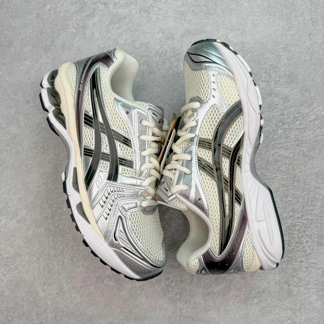 图片[3]-💰200 ＃HK纯原 ASICS GEL-KAYANO 14 亚瑟士K14系列户外复古潮流百搭织物合成革缓震休闲跑步鞋 原装纸板楦头开发 独家私模五层组合大底 原厂定制缓震硅胶加持 原盒原配 官方四联吊牌 原装Ortholite轻量化鞋垫 设计师 Hidenori Yamashita 以「Flash」一词为灵感 创造出未来感金属色鞋面 改造升级内在性能 由内而外全面革新 为 GEL-KAYANO 家族传承及经典跑鞋文化的延续 创下里程碑式作品 K14跑鞋重新诠释了复古的跑步形状 并以其 2000 年代后期的美学理念重新铺装 银色与蓝色的鞋面极为高档 网面铺陈与鞋面、鞋头多处细节位增添了透气性 鞋后跟部中底上以及多密度耐磨鞋底增加了 GEL 缓震胶 提供高抗冲击性、缓冲性、可保护脚部免受地面冲击的影响 穿着舒适性十足 尺码：35.5 36 37 37.5 38 39 39.5 40.5 41.5 42 42.5 43.5 44 45 编码：by2936070-运动鞋