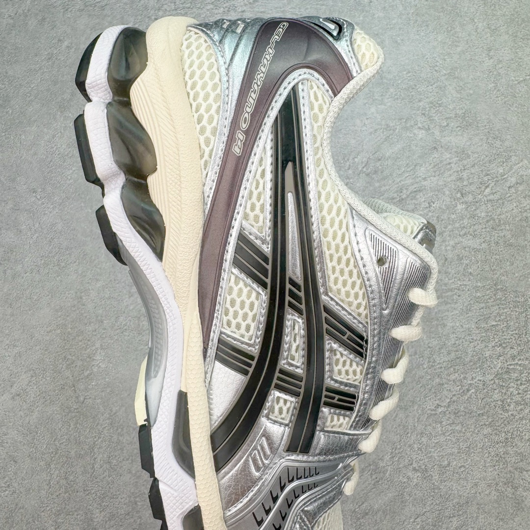 图片[6]-💰200 ＃HK纯原 ASICS GEL-KAYANO 14 亚瑟士K14系列户外复古潮流百搭织物合成革缓震休闲跑步鞋 原装纸板楦头开发 独家私模五层组合大底 原厂定制缓震硅胶加持 原盒原配 官方四联吊牌 原装Ortholite轻量化鞋垫 设计师 Hidenori Yamashita 以「Flash」一词为灵感 创造出未来感金属色鞋面 改造升级内在性能 由内而外全面革新 为 GEL-KAYANO 家族传承及经典跑鞋文化的延续 创下里程碑式作品 K14跑鞋重新诠释了复古的跑步形状 并以其 2000 年代后期的美学理念重新铺装 银色与蓝色的鞋面极为高档 网面铺陈与鞋面、鞋头多处细节位增添了透气性 鞋后跟部中底上以及多密度耐磨鞋底增加了 GEL 缓震胶 提供高抗冲击性、缓冲性、可保护脚部免受地面冲击的影响 穿着舒适性十足 尺码：35.5 36 37 37.5 38 39 39.5 40.5 41.5 42 42.5 43.5 44 45 编码：by2936070-运动鞋