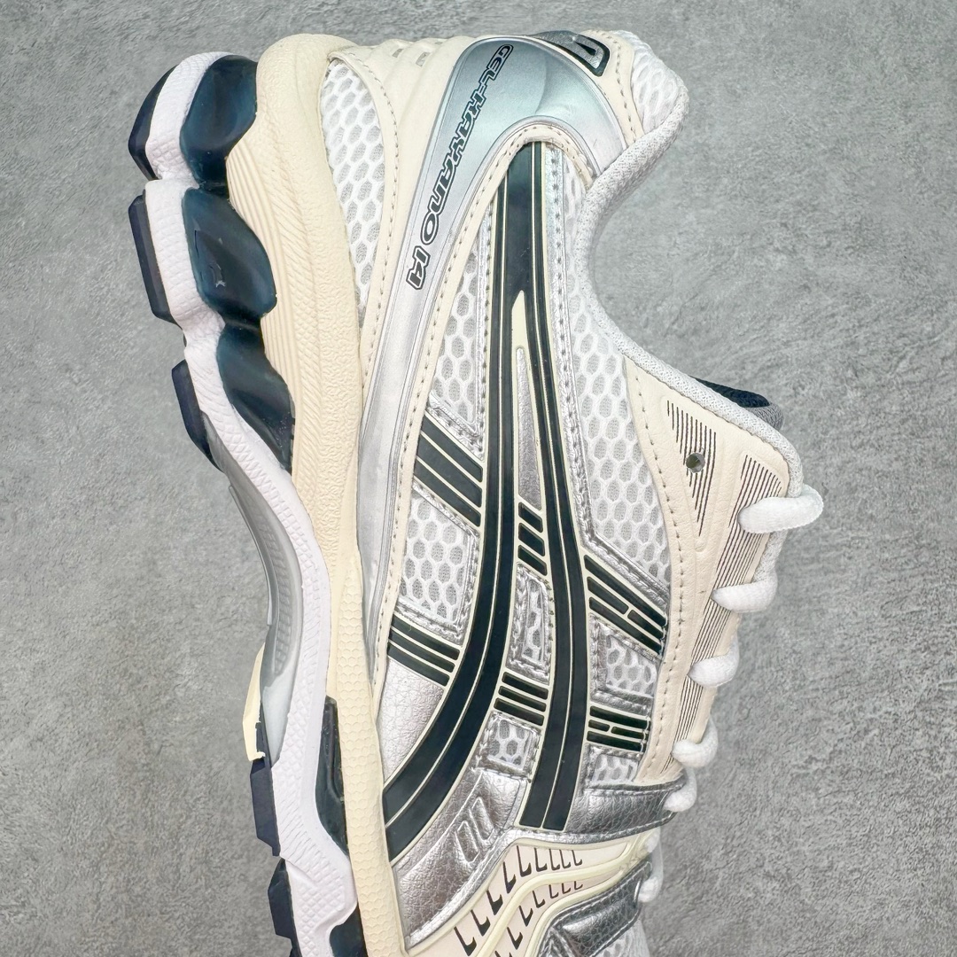 图片[6]-💰200 ＃HK纯原 ASICS GEL-KAYANO 14 亚瑟士K14系列户外复古潮流百搭织物合成革缓震休闲跑步鞋 原装纸板楦头开发 独家私模五层组合大底 原厂定制缓震硅胶加持 原盒原配 官方四联吊牌 原装Ortholite轻量化鞋垫 设计师 Hidenori Yamashita 以「Flash」一词为灵感 创造出未来感金属色鞋面 改造升级内在性能 由内而外全面革新 为 GEL-KAYANO 家族传承及经典跑鞋文化的延续 创下里程碑式作品 K14跑鞋重新诠释了复古的跑步形状 并以其 2000 年代后期的美学理念重新铺装 银色与蓝色的鞋面极为高档 网面铺陈与鞋面、鞋头多处细节位增添了透气性 鞋后跟部中底上以及多密度耐磨鞋底增加了 GEL 缓震胶 提供高抗冲击性、缓冲性、可保护脚部免受地面冲击的影响 穿着舒适性十足 尺码：35.5 36 37 37.5 38 39 39.5 40.5 41.5 42 42.5 43.5 44 45 编码：by2936070-运动鞋