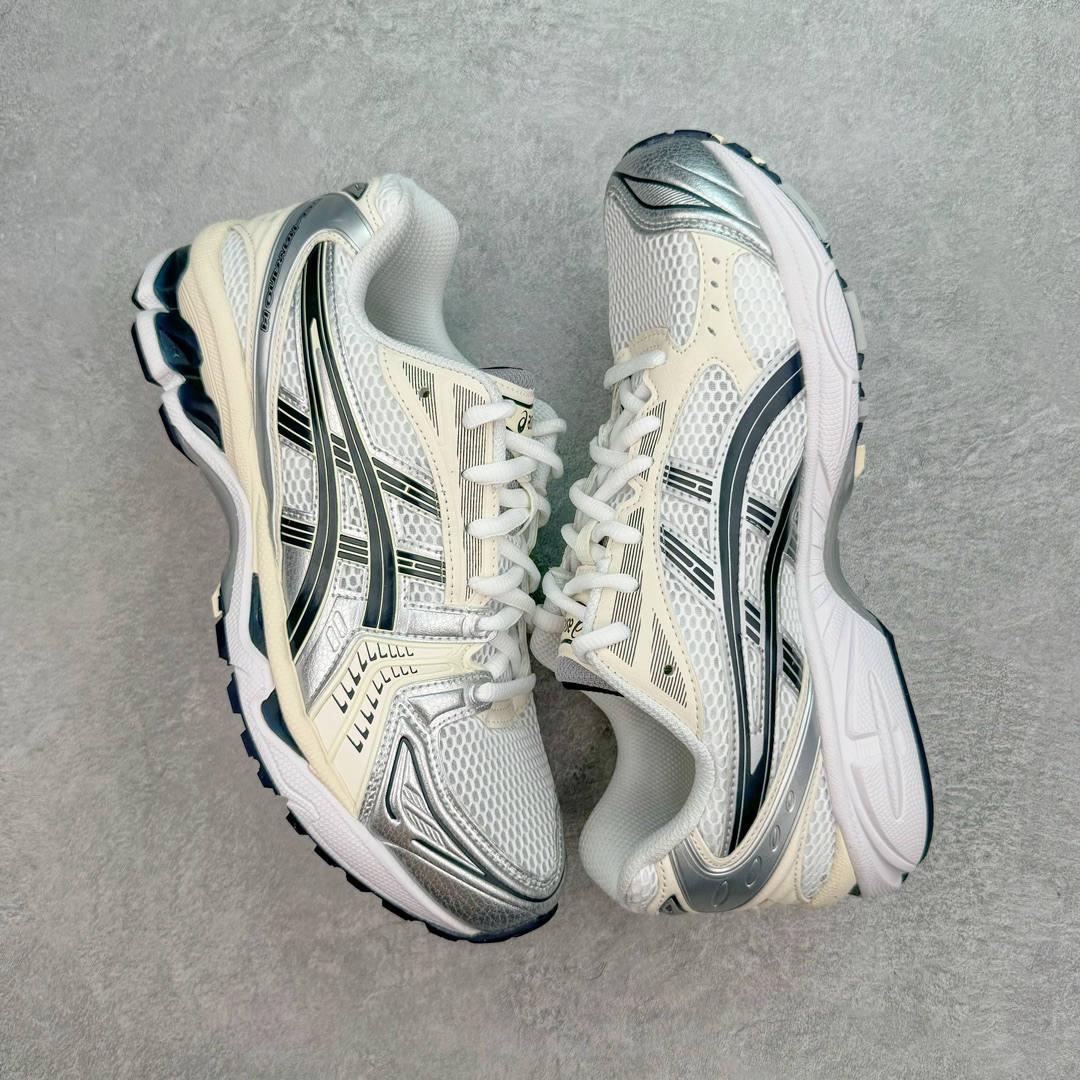 图片[3]-💰200 ＃HK纯原 ASICS GEL-KAYANO 14 亚瑟士K14系列户外复古潮流百搭织物合成革缓震休闲跑步鞋 原装纸板楦头开发 独家私模五层组合大底 原厂定制缓震硅胶加持 原盒原配 官方四联吊牌 原装Ortholite轻量化鞋垫 设计师 Hidenori Yamashita 以「Flash」一词为灵感 创造出未来感金属色鞋面 改造升级内在性能 由内而外全面革新 为 GEL-KAYANO 家族传承及经典跑鞋文化的延续 创下里程碑式作品 K14跑鞋重新诠释了复古的跑步形状 并以其 2000 年代后期的美学理念重新铺装 银色与蓝色的鞋面极为高档 网面铺陈与鞋面、鞋头多处细节位增添了透气性 鞋后跟部中底上以及多密度耐磨鞋底增加了 GEL 缓震胶 提供高抗冲击性、缓冲性、可保护脚部免受地面冲击的影响 穿着舒适性十足 尺码：35.5 36 37 37.5 38 39 39.5 40.5 41.5 42 42.5 43.5 44 45 编码：by2936070-运动鞋