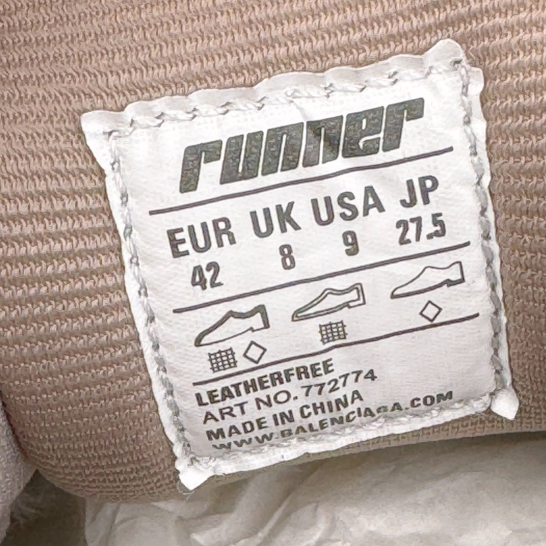 图片[11]-＃VG零售版 BALENCIAGA Runner Sneaker 巴黎世家七代慢跑系列低帮复古野跑潮流运动鞋老爹鞋 尼龙和网布材质 磨损效果 鞋头边缘印有尺码 背面浮印尺码 外侧印有跑者徽标 鞋舌刺绣 Balenciaga 品牌标识 鞋跟背面 Balenciaga品牌标识 材质采用65%聚氨酯、35%聚酯纤维 全新 Runner 鞋型轮廓借鉴于 2000 年初的复古线条 搭载大网眼面料制成鞋面基础，由粉色、白色尼龍与橡胶质地覆盖鞋面诠释线条感 当中透过几道手缝线与折损痕更是精准的掌握历经时间淬炼的破旧痕迹 延续其手法至鞋领、鞋跟、鞋带、中底等部分均饰有破损及脏污之貌 尤其是鞋领处与鞋带孔眼条更是采用不规则做旧技术将内容物泡棉随机露出 尺码：35 36 37 38 39 40 41 42 43 44 45 46-选品中心