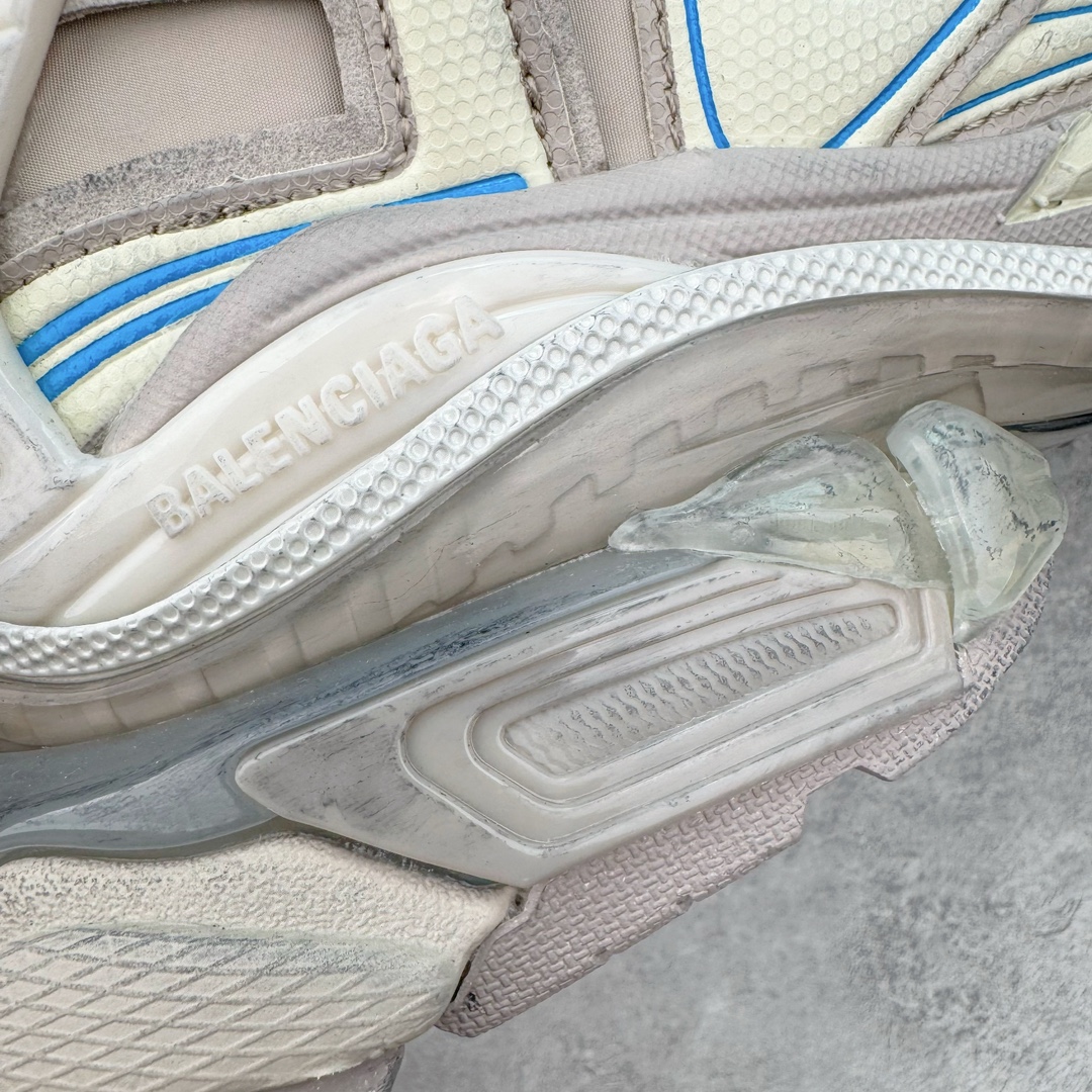 图片[16]-＃VG零售版 BALENCIAGA Runner Sneaker 巴黎世家七代慢跑系列低帮复古野跑潮流运动鞋老爹鞋 尼龙和网布材质 磨损效果 鞋头边缘印有尺码 背面浮印尺码 外侧印有跑者徽标 鞋舌刺绣 Balenciaga 品牌标识 鞋跟背面 Balenciaga品牌标识 材质采用65%聚氨酯、35%聚酯纤维 全新 Runner 鞋型轮廓借鉴于 2000 年初的复古线条 搭载大网眼面料制成鞋面基础，由粉色、白色尼龍与橡胶质地覆盖鞋面诠释线条感 当中透过几道手缝线与折损痕更是精准的掌握历经时间淬炼的破旧痕迹 延续其手法至鞋领、鞋跟、鞋带、中底等部分均饰有破损及脏污之貌 尤其是鞋领处与鞋带孔眼条更是采用不规则做旧技术将内容物泡棉随机露出 尺码：35 36 37 38 39 40 41 42 43 44 45 46-选品中心