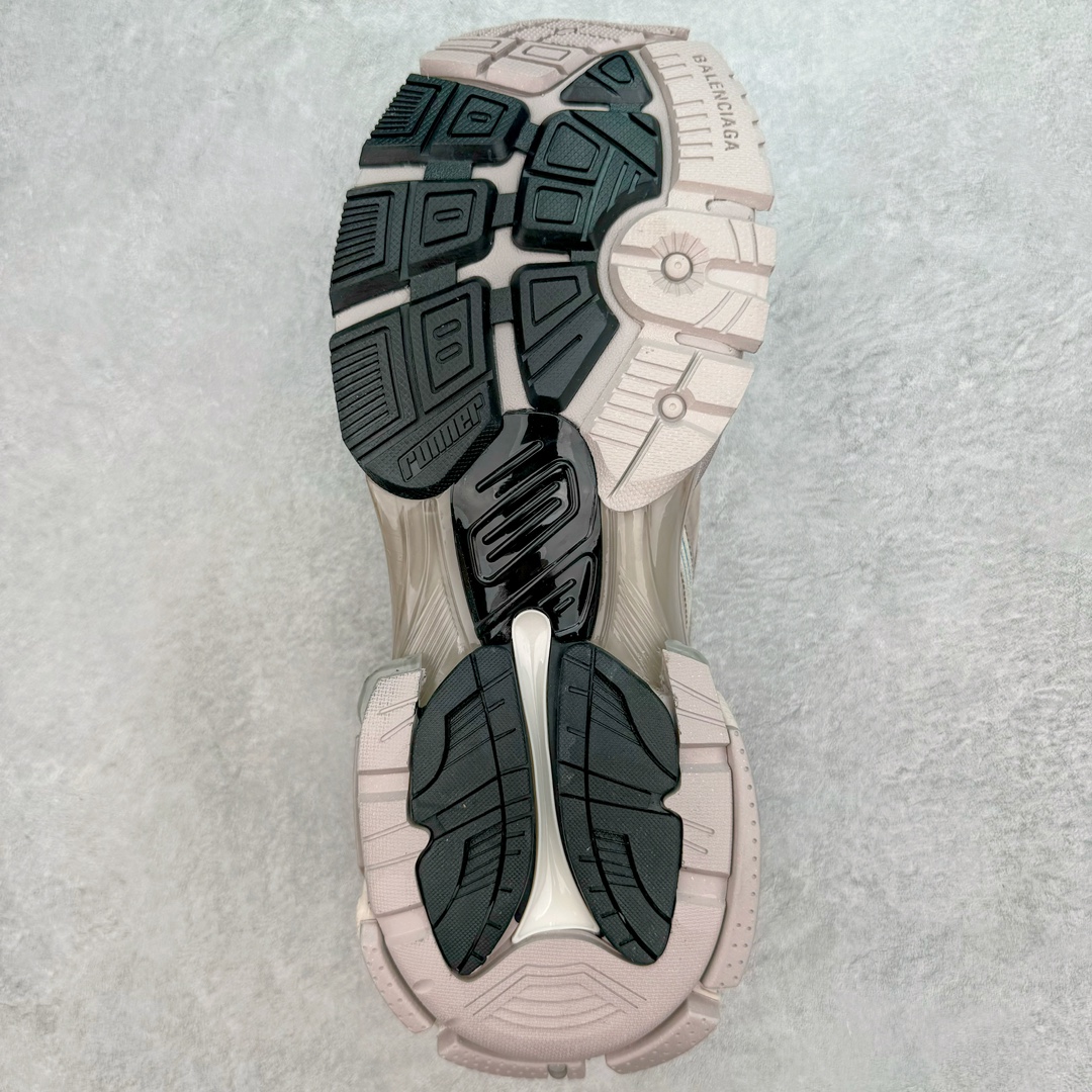 图片[9]-＃VG零售版 BALENCIAGA Runner Sneaker 巴黎世家七代慢跑系列低帮复古野跑潮流运动鞋老爹鞋 尼龙和网布材质 磨损效果 鞋头边缘印有尺码 背面浮印尺码 外侧印有跑者徽标 鞋舌刺绣 Balenciaga 品牌标识 鞋跟背面 Balenciaga品牌标识 材质采用65%聚氨酯、35%聚酯纤维 全新 Runner 鞋型轮廓借鉴于 2000 年初的复古线条 搭载大网眼面料制成鞋面基础，由粉色、白色尼龍与橡胶质地覆盖鞋面诠释线条感 当中透过几道手缝线与折损痕更是精准的掌握历经时间淬炼的破旧痕迹 延续其手法至鞋领、鞋跟、鞋带、中底等部分均饰有破损及脏污之貌 尤其是鞋领处与鞋带孔眼条更是采用不规则做旧技术将内容物泡棉随机露出 尺码：35 36 37 38 39 40 41 42 43 44 45 46-选品中心