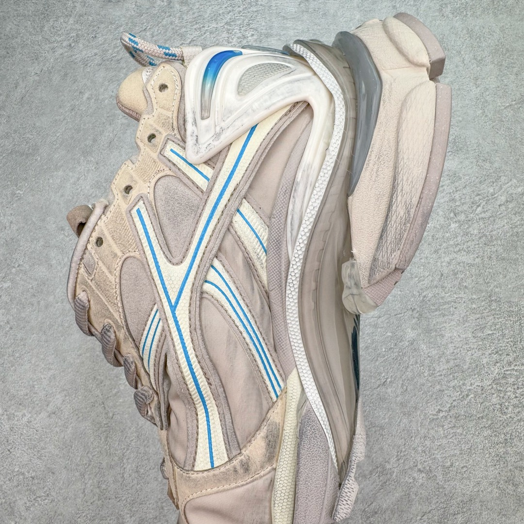 图片[7]-＃VG零售版 BALENCIAGA Runner Sneaker 巴黎世家七代慢跑系列低帮复古野跑潮流运动鞋老爹鞋 尼龙和网布材质 磨损效果 鞋头边缘印有尺码 背面浮印尺码 外侧印有跑者徽标 鞋舌刺绣 Balenciaga 品牌标识 鞋跟背面 Balenciaga品牌标识 材质采用65%聚氨酯、35%聚酯纤维 全新 Runner 鞋型轮廓借鉴于 2000 年初的复古线条 搭载大网眼面料制成鞋面基础，由粉色、白色尼龍与橡胶质地覆盖鞋面诠释线条感 当中透过几道手缝线与折损痕更是精准的掌握历经时间淬炼的破旧痕迹 延续其手法至鞋领、鞋跟、鞋带、中底等部分均饰有破损及脏污之貌 尤其是鞋领处与鞋带孔眼条更是采用不规则做旧技术将内容物泡棉随机露出 尺码：35 36 37 38 39 40 41 42 43 44 45 46-选品中心