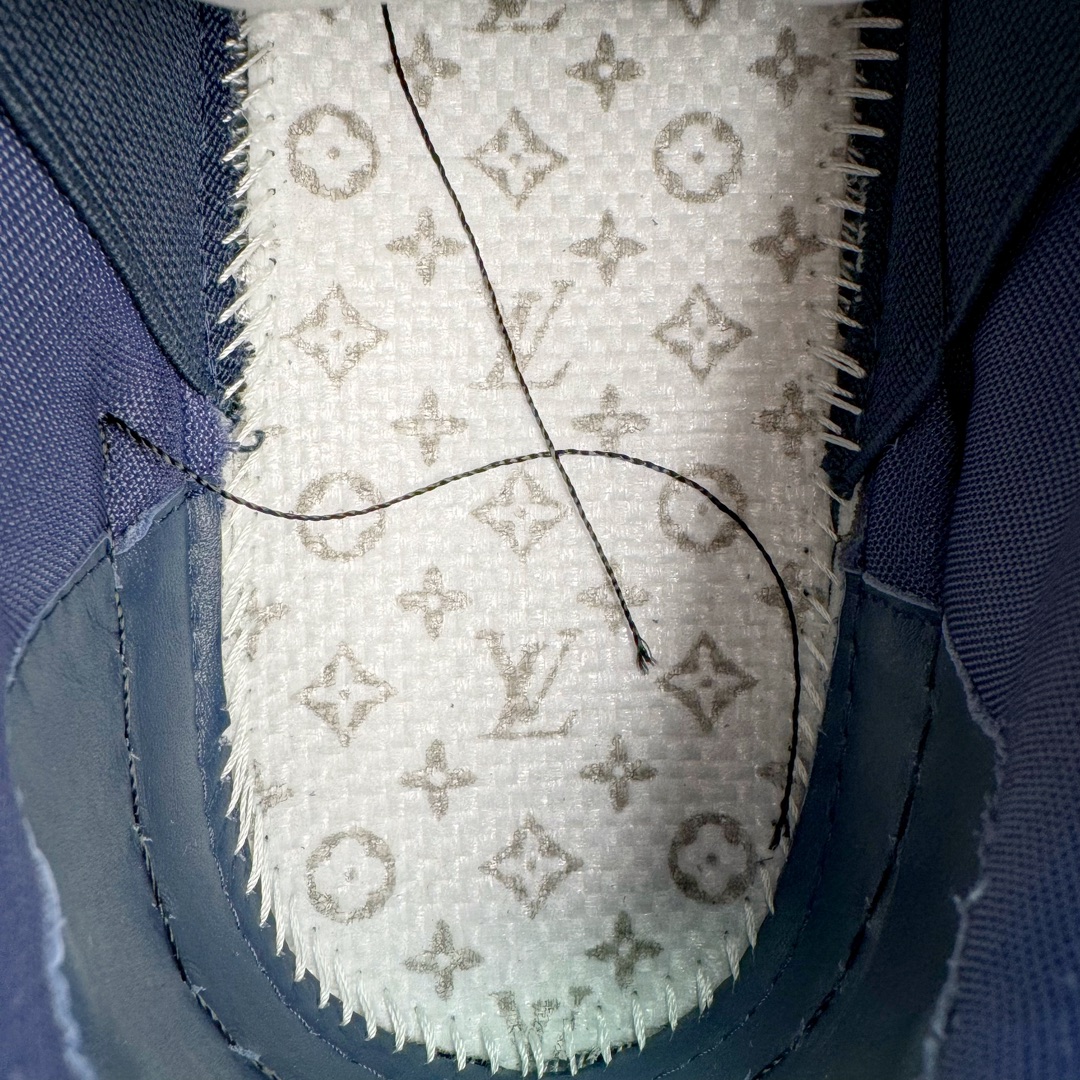 图片[20]-💰500 ＃GD广顶 Louis Vuitton Trainer Maxi路易威登时装走秀运动时尚板鞋 小胖丁面包鞋 外贸零售特供批次 2023全新纸板数据 印花高频效果碾压市面 市售天花板产物 耗时半年巨作 全套原厂新版原纸板楦头开发 原厂特供皮料加持 市场所有版本中综合最强的货品 GD实力大厂出品 全网最全配色更新最快 最成熟的做工稳定的品控 完美鞋型超高的清洁度 零毛边线头瑕疵 全套原楦原纸版原鞋开模 全网最具灵魂的版型 正确原装黄色鞋盒 正确中底印花 鞋面印花3D高频深度立体 全鞋电脑针车 紧密相连 针距密度一致 环保乳胶注塑鞋垫 厚度脚感还原原版 皮面裁剪部位 统一油边封口工艺 原装橡胶大底含胶量大底组合零偏差 专柜全套包装 防尘袋 说明书 质保卡 男女鞋 尺码：35 36 37 38 39 40 41 42 43 44 45 编码：by5936070-运动鞋