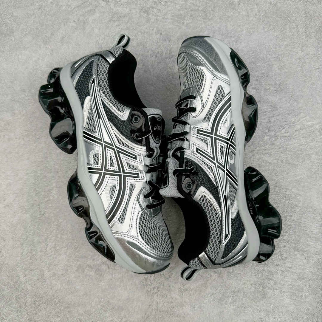 图片[3]-💰220 ＃HK纯原 ASICS Gel-Quantum Kinetic 亚瑟士量子动能系列轻量全掌硅胶缓震休闲运动跑步鞋 ASICS以其独特匠心与科技魅力持续在运动鞋领域掀起新风尚今春二月GEL-Quantum Kinetic系列再度破茧而出携两款全新配色震撼回归倾力演绎运动潮流的无限可能 凝聚了卓越的科技创新与深厚的设计底蕴搭载先进的GEL缓震科技将每一次冲击力转化为平稳推进的动力为你提供前所未有的舒适体验与卓越的缓震保护性能 巧妙融合时尚元素与运动美学无论在街头还是赛道诠释不同情感与态度彰显独一无二的时尚运动风格尺码：36 37 37.5 38 39 39.5 40 40.5 41.5 42 42.5 43.5 44 44.5 45 编码：by2936090-运动鞋