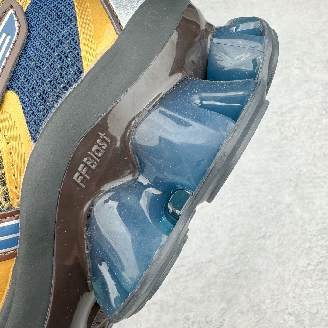 图片[12]-＃HK纯原 ASICS Gel-Quantum Kinetic 亚瑟士量子动能系列轻量全掌硅胶缓震休闲运动跑步鞋 ASICS以其独特匠心与科技魅力持续在运动鞋领域掀起新风尚今春二月GEL-Quantum Kinetic系列再度破茧而出携两款全新配色震撼回归倾力演绎运动潮流的无限可能 凝聚了卓越的科技创新与深厚的设计底蕴搭载先进的GEL缓震科技将每一次冲击力转化为平稳推进的动力为你提供前所未有的舒适体验与卓越的缓震保护性能 巧妙融合时尚元素与运动美学无论在街头还是赛道诠释不同情感与态度彰显独一无二的时尚运动风格尺码：36 37 37.5 38 39 39.5 40 40.5 41.5 42 42.5 43.5 44 44.5 45-选品中心