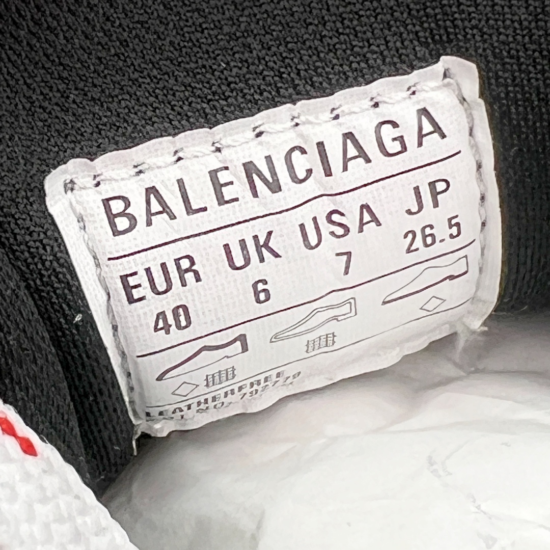 图片[11]-💰370 ＃VG零售版 BALENCIAGA 10XL Sneakers 巴黎世家十二代网布系带低帮走秀复古老爹鞋 全套原纸板楦头开发 最原汁原味的灵魂版型 全鞋荧光划线卡点 胶水把控整洁度追求极致完美 每一双都是工艺品 多重QC质检 超越公司货的品控标准 实实在在的免检产品 原盒原配 正确字体电绣 粗细、位置、大小正确 侧边TPU 透气孔匹配意产原版 正确分离大底 TPU软底 原版一致大底LOGO 立体感十足 原厂皮料水洗做旧 采购原厂网纱 不含皮革 网布材料和聚氨酯 磨损效果 展现品牌对于新潮事物的热情 这款鞋子拥有巨大尺寸和醒目设计 符合当下”老爹鞋”的趋势 鞋子采用银灰配色 营造出低调而不失华丽的效果 10XL的尺码使它成为市场中最显眼的存在 适合追求个性化的人群 Balenciaga始终站在时尚前沿 此次发布的产品再次体现了他们的创新能力 尺码：35 36 37 38 39 40 41 42 43 44 45 46 编码：by4936040-运动鞋