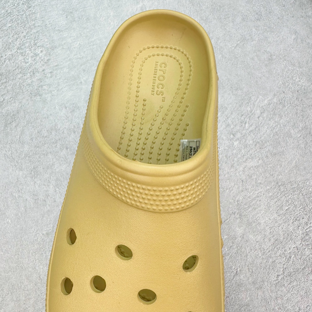 图片[5]-💰80 Crocs Realtree 卡骆驰波浪运动沙滩洞洞拖鞋超强LiteRide科技缓震鞋垫加持 官方2023最新款 透明防水袋包装 注意配件需单独购买 超轻Croslite专利材料打造 鞋面更加耐用易清洗 该鞋款轻盈舒适 2002年 经典克骆格诞生 秉承外形简单 穿着舒适的初衷 不断为消费者带来舒适的穿着体验 穿出“趣”味 鞋面洞洞可搭彰显个性的智必星 一鞋两穿 可调节式后跟带增添鞋身的稳固性能 放前面变成愜意舒适的凉拖 放后面行走跑跳更加稳妥 Croslite ™材料 封闭式细胞树脂 能够在体温作用下自动变形以适应脚部形状 涉水性优秀的同时易于清洁 抓地力强 不易打滑 Crocs的核心理念：轻便 灵活 全方位的舒适感 同步官方尺码：M4（36-37） M5（37-38）M6（38-39）M7（39-40）M8（41-42）M9（42-43）M10（43-44）M11（45-46） 编码：Cby1936050-运动鞋