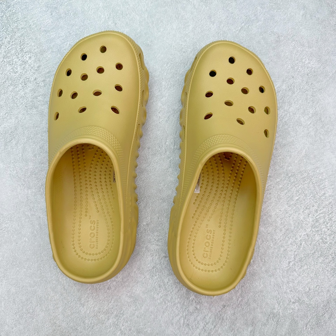 图片[3]-💰80 Crocs Realtree 卡骆驰波浪运动沙滩洞洞拖鞋超强LiteRide科技缓震鞋垫加持 官方2023最新款 透明防水袋包装 注意配件需单独购买 超轻Croslite专利材料打造 鞋面更加耐用易清洗 该鞋款轻盈舒适 2002年 经典克骆格诞生 秉承外形简单 穿着舒适的初衷 不断为消费者带来舒适的穿着体验 穿出“趣”味 鞋面洞洞可搭彰显个性的智必星 一鞋两穿 可调节式后跟带增添鞋身的稳固性能 放前面变成愜意舒适的凉拖 放后面行走跑跳更加稳妥 Croslite ™材料 封闭式细胞树脂 能够在体温作用下自动变形以适应脚部形状 涉水性优秀的同时易于清洁 抓地力强 不易打滑 Crocs的核心理念：轻便 灵活 全方位的舒适感 同步官方尺码：M4（36-37） M5（37-38）M6（38-39）M7（39-40）M8（41-42）M9（42-43）M10（43-44）M11（45-46） 编码：Cby1936050-运动鞋