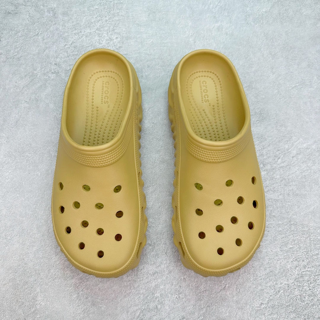 图片[2]-💰80 Crocs Realtree 卡骆驰波浪运动沙滩洞洞拖鞋超强LiteRide科技缓震鞋垫加持 官方2023最新款 透明防水袋包装 注意配件需单独购买 超轻Croslite专利材料打造 鞋面更加耐用易清洗 该鞋款轻盈舒适 2002年 经典克骆格诞生 秉承外形简单 穿着舒适的初衷 不断为消费者带来舒适的穿着体验 穿出“趣”味 鞋面洞洞可搭彰显个性的智必星 一鞋两穿 可调节式后跟带增添鞋身的稳固性能 放前面变成愜意舒适的凉拖 放后面行走跑跳更加稳妥 Croslite ™材料 封闭式细胞树脂 能够在体温作用下自动变形以适应脚部形状 涉水性优秀的同时易于清洁 抓地力强 不易打滑 Crocs的核心理念：轻便 灵活 全方位的舒适感 同步官方尺码：M4（36-37） M5（37-38）M6（38-39）M7（39-40）M8（41-42）M9（42-43）M10（43-44）M11（45-46） 编码：Cby1936050-运动鞋