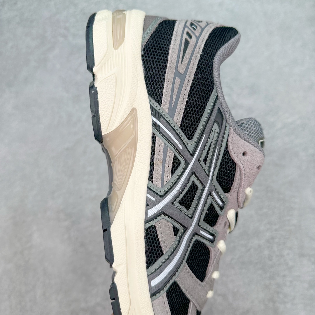 图片[6]-Asics Gel-1130 亚瑟士系列低帮复古休闲运动慢跑鞋 整双鞋在鞋面部分选用网眼布与皮革相互连接，在鞋面银色金属质感的线条中，ASICS 品牌标志性的虎爪 Logo 出现在鞋身侧面，既展现出复古美感，又加深了整双鞋的层次感。搭载着 Ortholite 鞋垫，之后再辅以 GEL 缓震胶中底和耐磨大底，在提升上脚舒适性的同时，在缓震脚感以及耐磨抓地力方面也能满足日常运动需求。尺码：36 37 37.5 38 39.5 40 40.5 41.5 42 42.5 43.5 44 45-选品中心