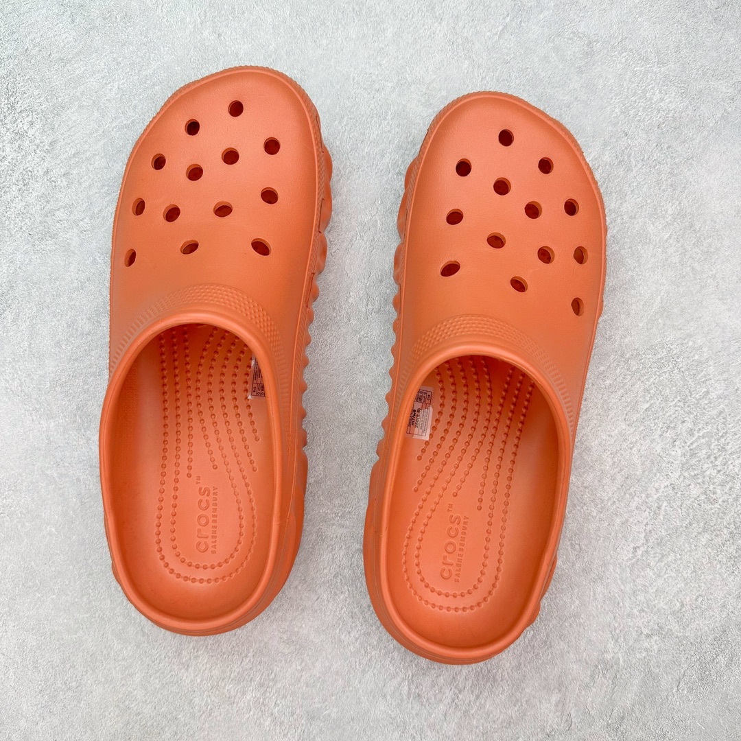 图片[3]-💰80 Crocs Realtree 卡骆驰波浪运动沙滩洞洞拖鞋超强LiteRide科技缓震鞋垫加持 官方2023最新款 透明防水袋包装 注意配件需单独购买 超轻Croslite专利材料打造 鞋面更加耐用易清洗 该鞋款轻盈舒适 2002年 经典克骆格诞生 秉承外形简单 穿着舒适的初衷 不断为消费者带来舒适的穿着体验 穿出“趣”味 鞋面洞洞可搭彰显个性的智必星 一鞋两穿 可调节式后跟带增添鞋身的稳固性能 放前面变成愜意舒适的凉拖 放后面行走跑跳更加稳妥 Croslite ™材料 封闭式细胞树脂 能够在体温作用下自动变形以适应脚部形状 涉水性优秀的同时易于清洁 抓地力强 不易打滑 Crocs的核心理念：轻便 灵活 全方位的舒适感 同步官方尺码：M4（36-37） M5（37-38）M6（38-39）M7（39-40）M8（41-42）M9（42-43）M10（43-44）M11（45-46） 编码：Cby1936050-运动鞋