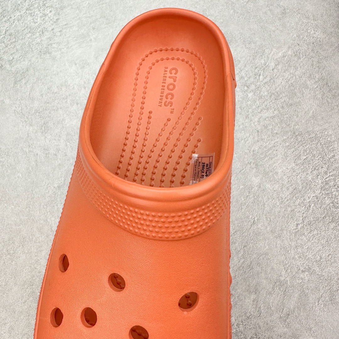 图片[5]-💰80 Crocs Realtree 卡骆驰波浪运动沙滩洞洞拖鞋超强LiteRide科技缓震鞋垫加持 官方2023最新款 透明防水袋包装 注意配件需单独购买 超轻Croslite专利材料打造 鞋面更加耐用易清洗 该鞋款轻盈舒适 2002年 经典克骆格诞生 秉承外形简单 穿着舒适的初衷 不断为消费者带来舒适的穿着体验 穿出“趣”味 鞋面洞洞可搭彰显个性的智必星 一鞋两穿 可调节式后跟带增添鞋身的稳固性能 放前面变成愜意舒适的凉拖 放后面行走跑跳更加稳妥 Croslite ™材料 封闭式细胞树脂 能够在体温作用下自动变形以适应脚部形状 涉水性优秀的同时易于清洁 抓地力强 不易打滑 Crocs的核心理念：轻便 灵活 全方位的舒适感 同步官方尺码：M4（36-37） M5（37-38）M6（38-39）M7（39-40）M8（41-42）M9（42-43）M10（43-44）M11（45-46） 编码：Cby1936050-运动鞋