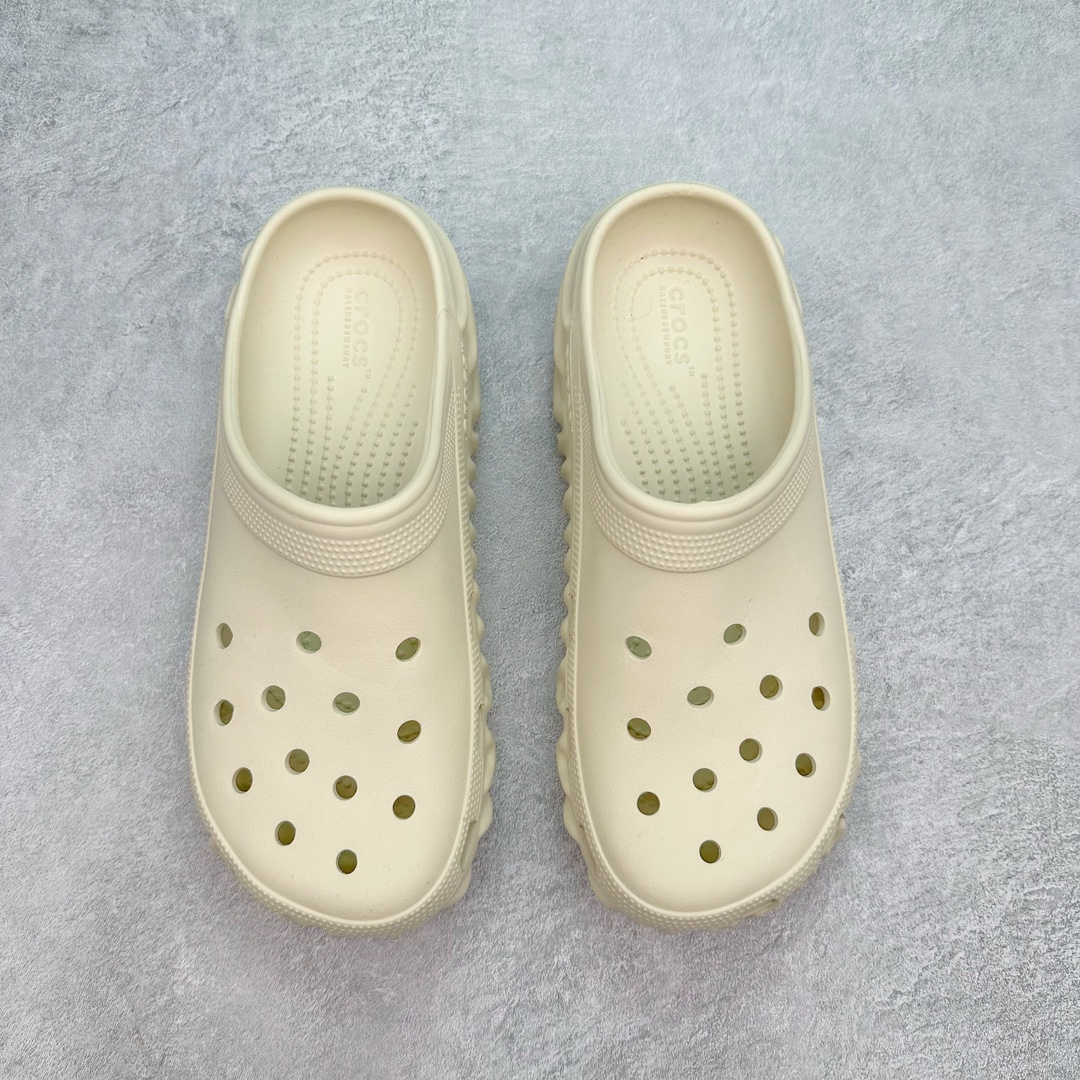 图片[2]-💰80 Crocs Realtree 卡骆驰波浪运动沙滩洞洞拖鞋超强LiteRide科技缓震鞋垫加持 官方2023最新款 透明防水袋包装 注意配件需单独购买 超轻Croslite专利材料打造 鞋面更加耐用易清洗 该鞋款轻盈舒适 2002年 经典克骆格诞生 秉承外形简单 穿着舒适的初衷 不断为消费者带来舒适的穿着体验 穿出“趣”味 鞋面洞洞可搭彰显个性的智必星 一鞋两穿 可调节式后跟带增添鞋身的稳固性能 放前面变成愜意舒适的凉拖 放后面行走跑跳更加稳妥 Croslite ™材料 封闭式细胞树脂 能够在体温作用下自动变形以适应脚部形状 涉水性优秀的同时易于清洁 抓地力强 不易打滑 Crocs的核心理念：轻便 灵活 全方位的舒适感 同步官方尺码：M4（36-37） M5（37-38）M6（38-39）M7（39-40）M8（41-42）M9（42-43）M10（43-44）M11（45-46） 编码：Cby1936050-运动鞋