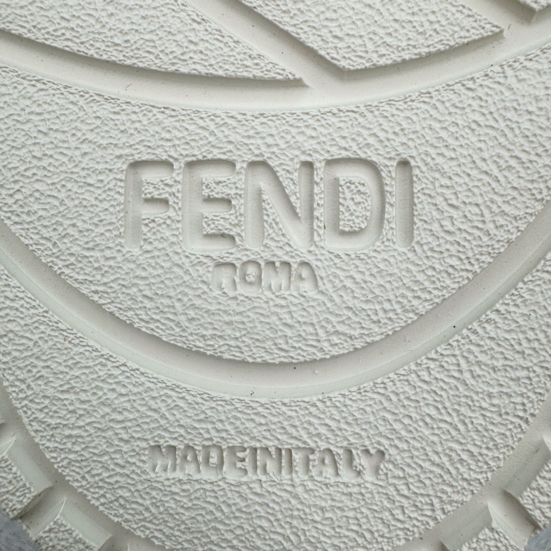 图片[14]-💰350 FENDI 芬迪 Match sneaters 低帮运动鞋 Fendi芬迪情侣款休闲鞋 独家定制 #全身20几个细节点全部做到一致还原 吊打市面所有版本 独家原装套装配件官方同源 渠道原装订单 全套专柜包装物及配件#鞋底嵌入核心防伪芯片感应装置 FENDI芬迪match最新爆款情侣款运动鞋板鞋原版购入 高工艺无缝细空胶技术，贴楦误差0.05mm,鞋底采用固特异内外锁死工艺，最大限度弯折永不开胶，原鞋一致效果环保无味 鞋面采用麂皮和皮革拼接组合 logo内里采用毛巾绒里 上脚超级柔软 轻便 舒适搭配卫衣 尺码：35 36 37 38 39 40 41 42 43 44 45 46 编码：Wby4936020-运动鞋