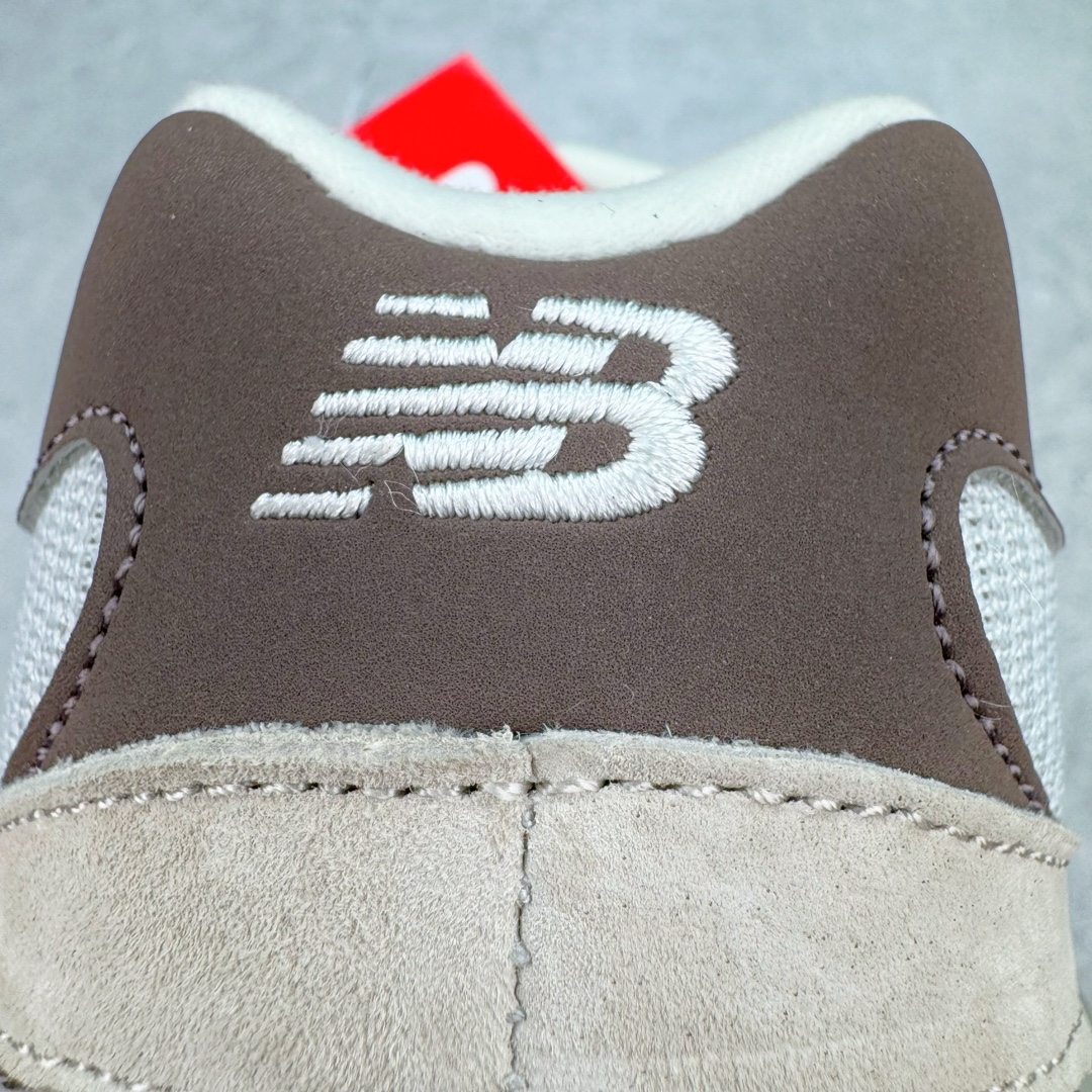 图片[17]-💰210 ＃AY纯原 New Balance NB9060系列 新百伦绒面革网布经典百搭防滑耐磨透气低帮生活休闲鞋 棕灰 U9060FNA 全套原楦原纸板原厂数据开发 进口三明治网面 原装进口翻毛皮料正确绒感卡色 正确中底拉帮中底网布细节 原厂标裁 带紫光防伪 定制后跟透明水晶模块 冲裁组合 大底贴合程度胶水上色把控完美 整洁度挑战全网艺术家 多道序QC把关品质完善 匠心打造 耗时两个月开发完成 工艺极其复杂难度可想而知 新开独立私模大底 全网唯一正确六层组合大底 高端零售专供产物 Size：36 37 37.5 38 38.5 39 40 40.5 41 42 42.5 43 44 45.5 46.5 编码：by2936080-运动鞋