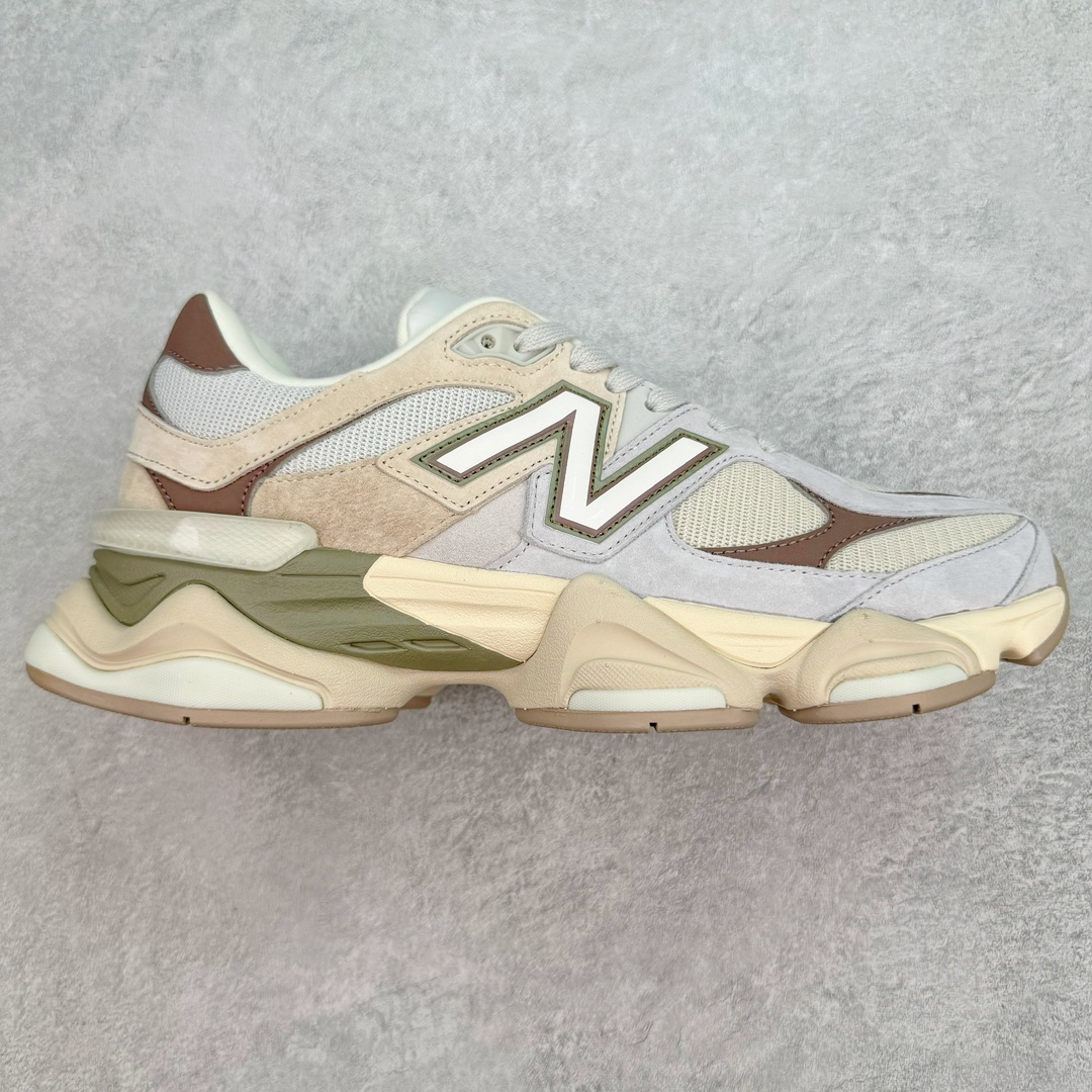 💰210 ＃AY纯原 New Balance NB9060系列 新百伦绒面革网布经典百搭防滑耐磨透气低帮生活休闲鞋 棕灰 U9060FNA 全套原楦原纸板原厂数据开发 进口三明治网面 原装进口翻毛皮料正确绒感卡色 正确中底拉帮中底网布细节 原厂标裁 带紫光防伪 定制后跟透明水晶模块 冲裁组合 大底贴合程度胶水上色把控完美 整洁度挑战全网艺术家 多道序QC把关品质完善 匠心打造 耗时两个月开发完成 工艺极其复杂难度可想而知 新开独立私模大底 全网唯一正确六层组合大底 高端零售专供产物 Size：36 37 37.5 38 38.5 39 40 40.5 41 42 42.5 43 44 45.5 46.5 编码：by2936080-运动鞋