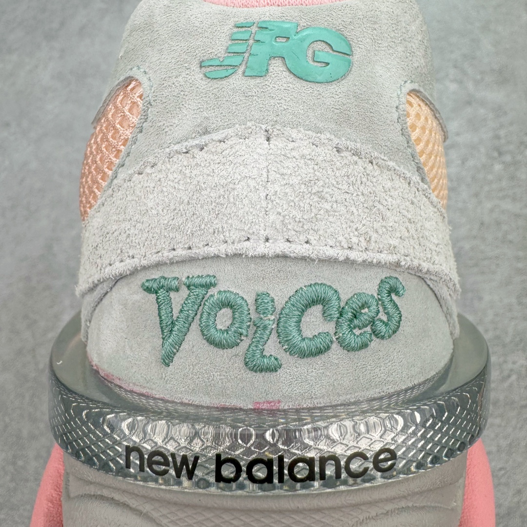 图片[12]-💰210 ＃AY纯原 Joe Freshgoods x New Balance NB9060 新百伦绒面革网布经典百搭防滑耐磨透气低帮生活休闲鞋 联名灰粉 U9060JG1 全套原楦原纸板原厂数据开发 进口三明治网面 原装进口翻毛皮料正确绒感卡色 正确中底拉帮中底网布细节 原厂标裁 带紫光防伪 定制后跟透明水晶模块 冲裁组合 大底贴合程度胶水上色把控完美 整洁度挑战全网艺术家 多道序QC把关品质完善 匠心打造 耗时两个月开发完成 工艺极其复杂难度可想而知 新开独立私模大底 全网唯一正确六层组合大底 高端零售专供产物 Size：36 37 37.5 38 38.5 39 40 40.5 41 42 42.5 43 44 45.5 46.5 编码：by2936080-运动鞋