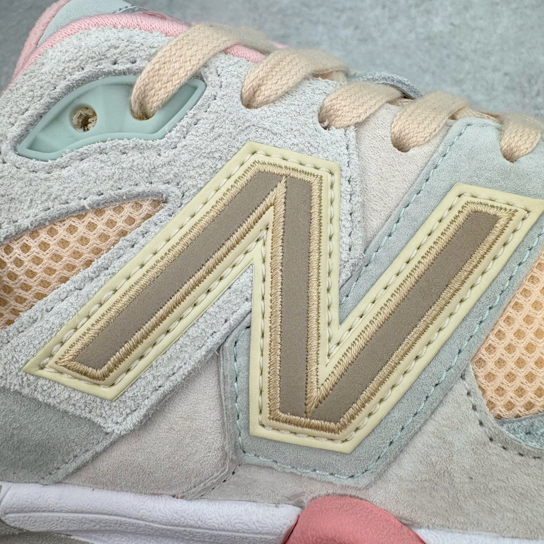 图片[18]-💰210 ＃AY纯原 Joe Freshgoods x New Balance NB9060 新百伦绒面革网布经典百搭防滑耐磨透气低帮生活休闲鞋 联名灰粉 U9060JG1 全套原楦原纸板原厂数据开发 进口三明治网面 原装进口翻毛皮料正确绒感卡色 正确中底拉帮中底网布细节 原厂标裁 带紫光防伪 定制后跟透明水晶模块 冲裁组合 大底贴合程度胶水上色把控完美 整洁度挑战全网艺术家 多道序QC把关品质完善 匠心打造 耗时两个月开发完成 工艺极其复杂难度可想而知 新开独立私模大底 全网唯一正确六层组合大底 高端零售专供产物 Size：36 37 37.5 38 38.5 39 40 40.5 41 42 42.5 43 44 45.5 46.5 编码：by2936080-运动鞋