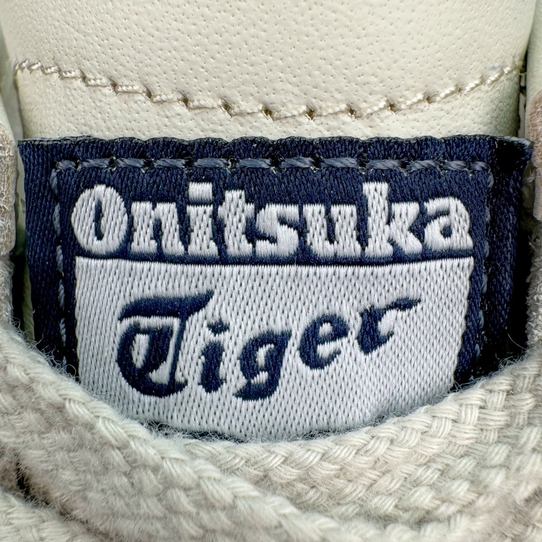 图片[21]-💰200 ＃MOK Asics Onitsuka Tiger MEXICO 66 亚瑟士鬼冢虎复古经典板鞋 市场最强版本 每个配色均购入原鞋校对 真正原厂头层牛皮 如假包赔 纹路、色泽、皮心颜色 质感百分百还原 海外订单工厂出品 超成熟稳定的做工品控 原装全套纸板楦头开发 原汁原味 完美呈现版型 私模正确鞋底咬花纹路 一比一鞋头弧度高度鞋身弧度 绝不口嗨 细节品控鞋型随意秒杀市面 原档咬花纹路私模大底 一个单元有六个三角形 总体形拼接呈现花瓣状 官方四联吊牌 原装Ortholite轻量化鞋垫 原盒原配 质保卡 说明书 钢印防尘纸  纸板中底带钢印 乳胶组合鞋垫 支持全方位的对比专柜 产品从款式颜色造型上体现出追求舒适和细节的完美 鞋类更是推崇手工制作的严谨与完美 融舒适性与可穿性的设计风格 注重细节的完美和别致魅力 既保持稳重 又不失轻松的时尚感 尺码：35 36 37 37.5 38 39 39.5 40 40.5 41.5 42 42.5 43.5 44 45 46 编码：by2936070-运动鞋