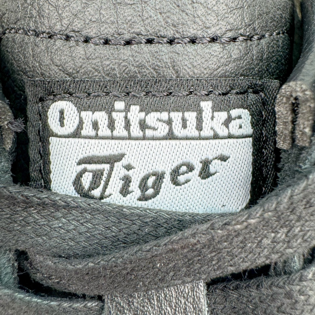 图片[13]-💰160 ＃HK纯原 Asics Onitsuka Tiger MEXICO 66 亚瑟士鬼冢虎复古经典板鞋 市场最强版本 头层小羊皮加持 海外订单工厂出品 超成熟稳定的做工品控 原装全套纸板楦头开发 原汁原味 完美呈现版型 私模正确鞋底咬花纹路 一比一鞋头弧度高度鞋身弧度 绝不口嗨 细节品控鞋型随意秒杀市面 原档咬花纹路私模大底 一个单元有六个三角形 总体形拼接呈现花瓣状 官方四联吊牌 原装Ortholite轻量化鞋垫 原盒原配 质保卡 说明书 钢印防尘纸 纸板中底带钢印 乳胶组合鞋垫 支持全方位的对比专柜 产品从款式颜色造型上体现出追求舒适和细节的完美 鞋类更是推崇手工制作的严谨与完美 融舒适性与可穿性的设计风格 注重细节的完美和别致魅力 既保持稳重 又不失轻松的时尚感 尺码：36 37 37.5 38 39 39.5 40 40.5 41.5 42 42.5 43.5 44 45 46 编码：by2936030-运动鞋