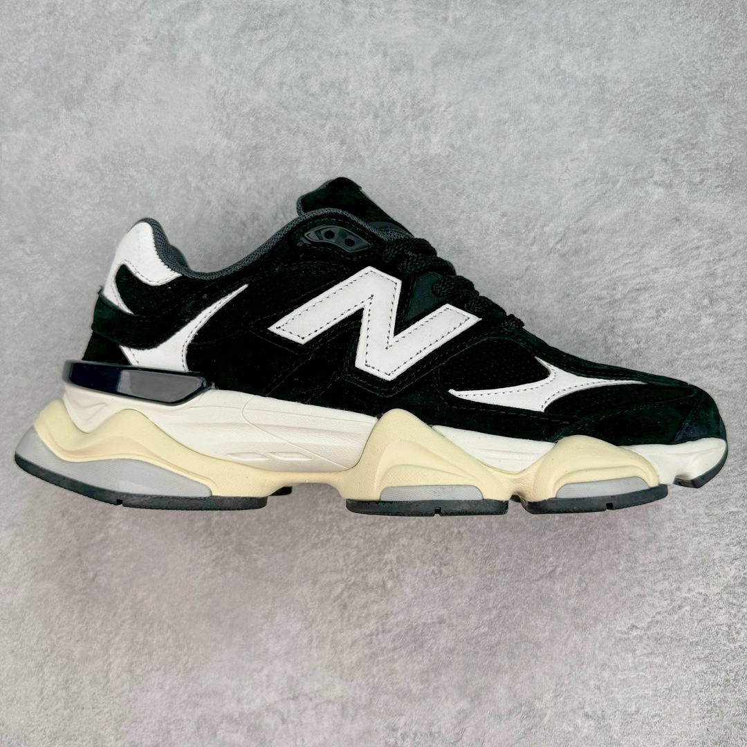 💰160 ＃福利特价‼New Balance NB9060系列 新百伦绒面革网布经典百搭防滑耐磨透气低帮生活休闲鞋 新百伦又带来了新鞋型 鞋身主体采用了类似 990 系列的设计风格 与传统复古慢跑鞋区别不大 最大的变化就是鞋底部分 在传统设计的中底外层 增加了多个分区的模块 圆润的线条设计与我们熟悉的 New Balance 风格截然不同 但与同样充满弧形线条的鞋面搭配 看起来毫无违和感 尺码：36-45 编码：Qby2936030-运动鞋