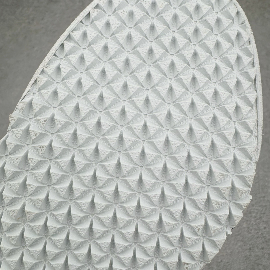 图片[23]-＃HK纯原 Asics Onitsuka Tiger MEXICO 66 亚瑟士鬼冢虎复古经典板鞋 市场最强版本 头层小羊皮加持 海外订单工厂出品 超成熟稳定的做工品控 原装全套纸板楦头开发 原汁原味 完美呈现版型 私模正确鞋底咬花纹路 一比一鞋头弧度高度鞋身弧度 绝不口嗨 细节品控鞋型随意秒杀市面 原档咬花纹路私模大底 一个单元有六个三角形 总体形拼接呈现花瓣状 官方四联吊牌 原装Ortholite轻量化鞋垫 原盒原配 质保卡 说明书 钢印防尘纸 纸板中底带钢印 乳胶组合鞋垫 支持全方位的对比专柜 产品从款式颜色造型上体现出追求舒适和细节的完美 鞋类更是推崇手工制作的严谨与完美 融舒适性与可穿性的设计风格 注重细节的完美和别致魅力 既保持稳重 又不失轻松的时尚感 尺码：36 37 37.5 38 39 39.5 40 40.5 41.5 42 42.5 43.5 44 45 46-选品中心